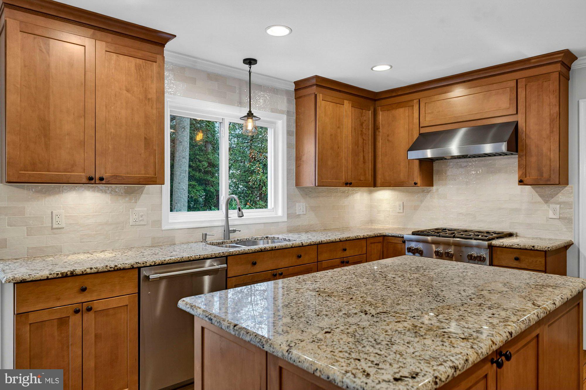 LEE MANOR - Residential