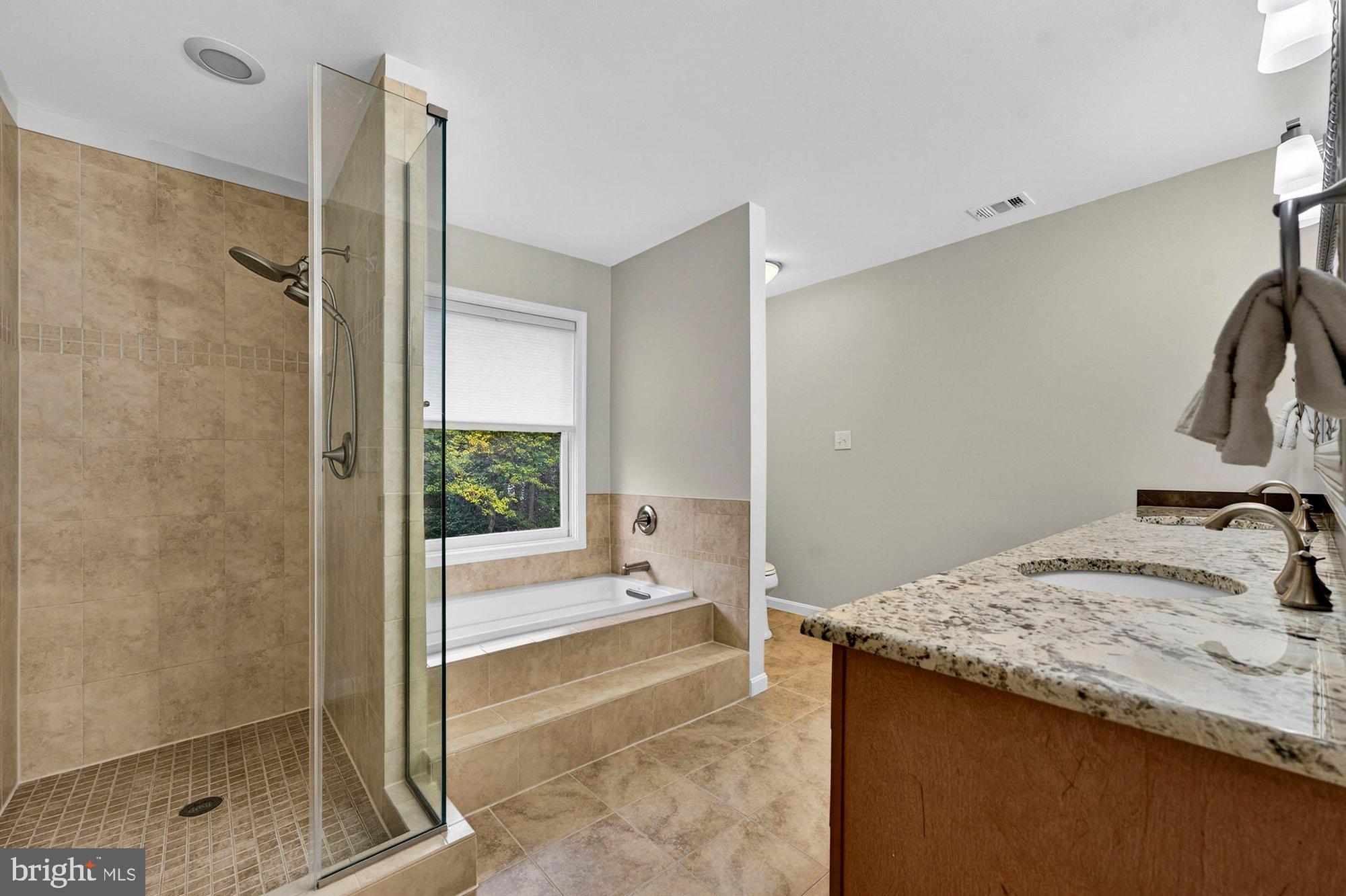 LEE MANOR - Residential