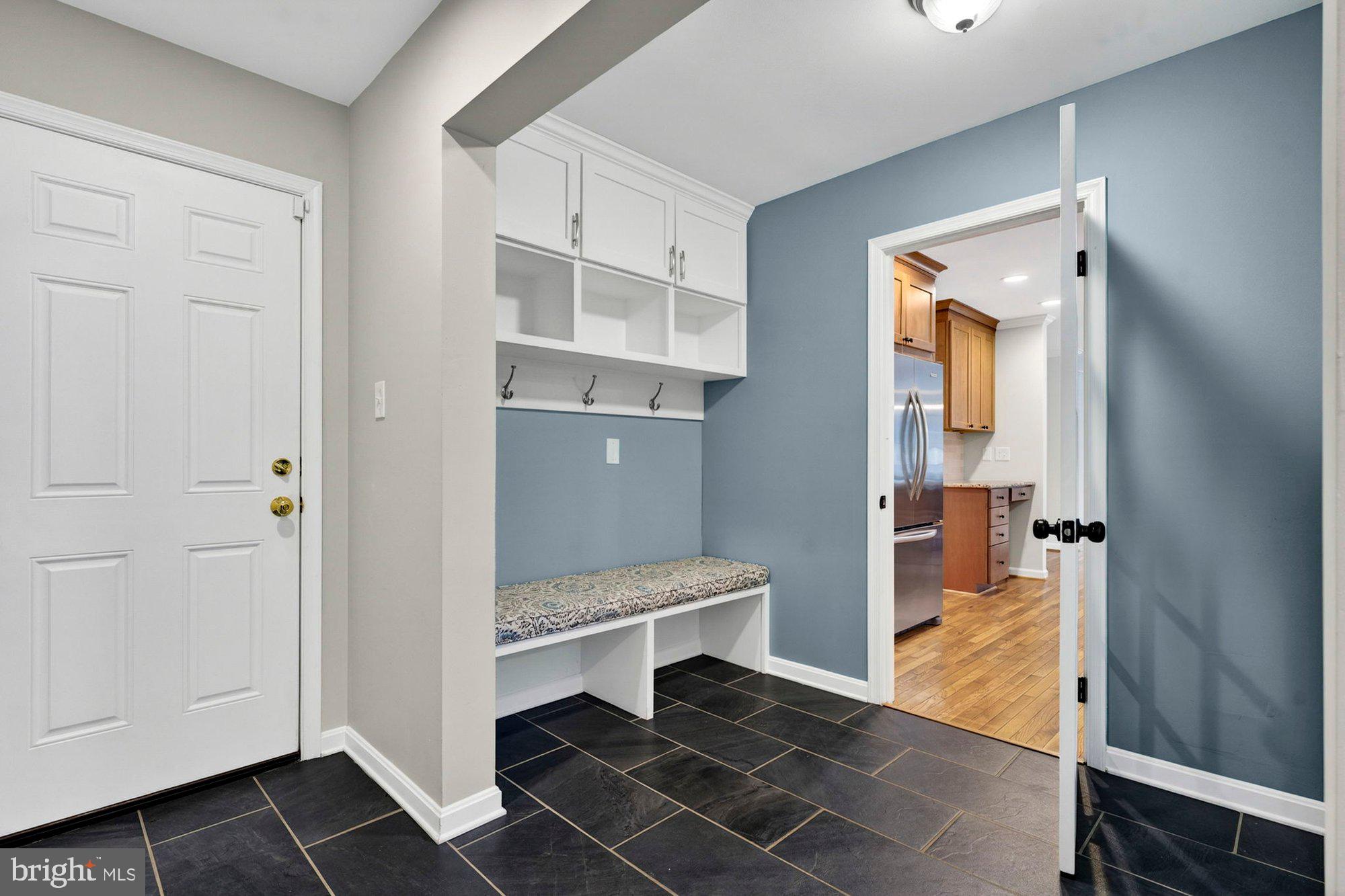 LEE MANOR - Residential