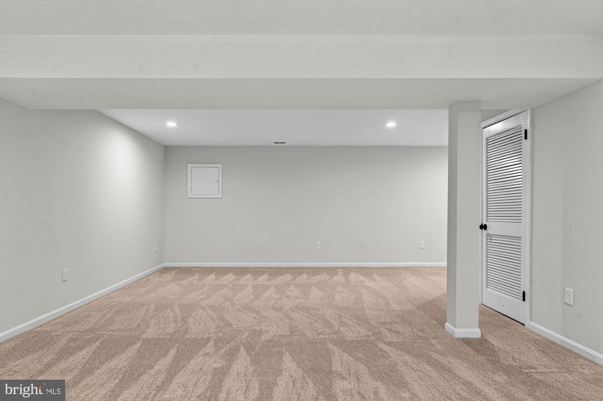 LEE MANOR - Residential