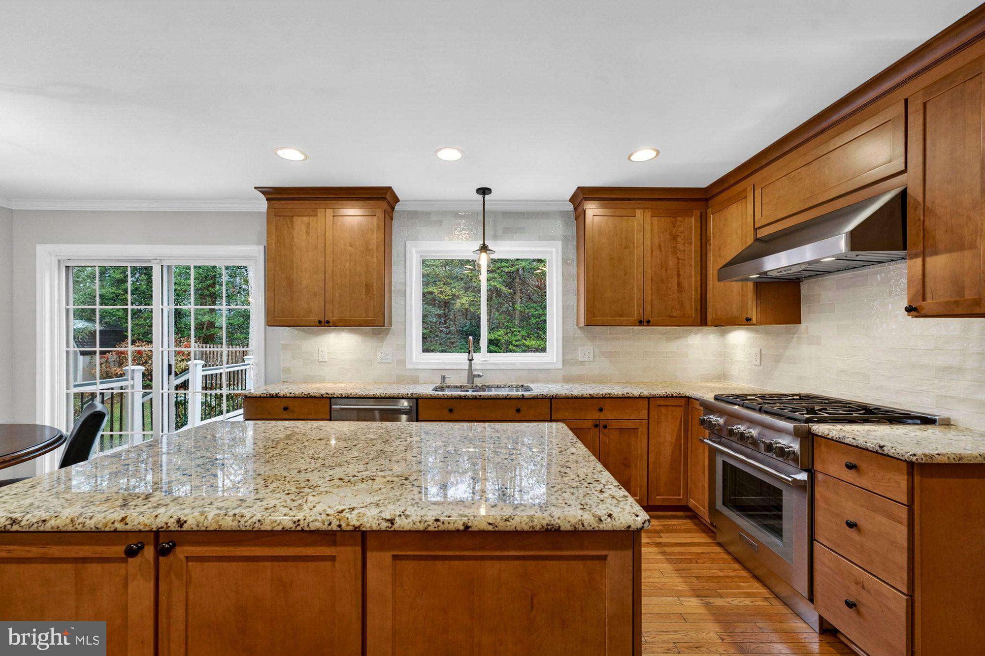 LEE MANOR - Residential