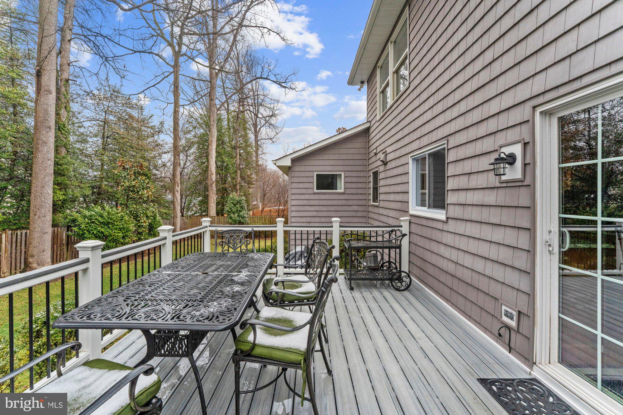 LEE MANOR - Residential