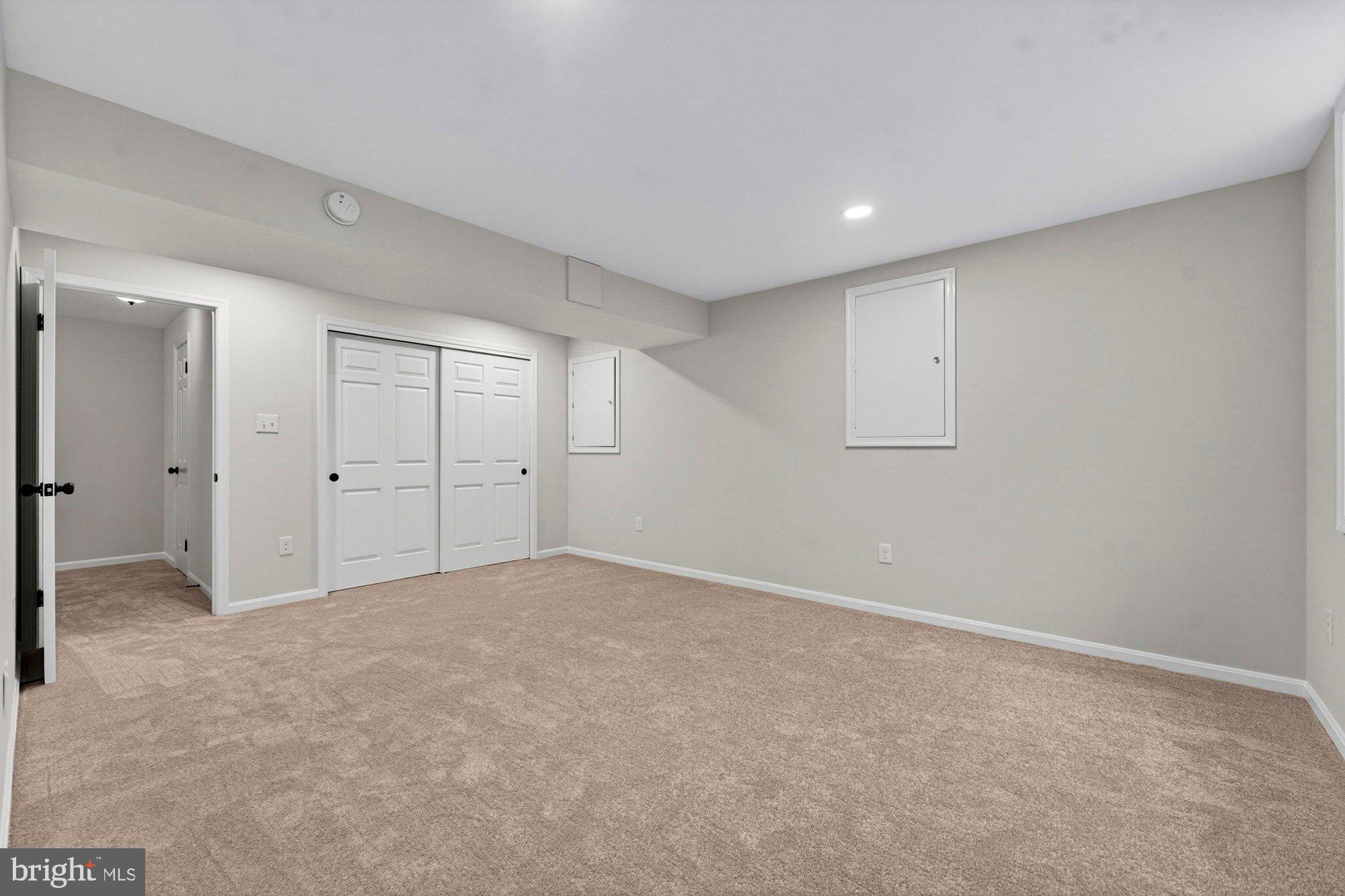 LEE MANOR - Residential