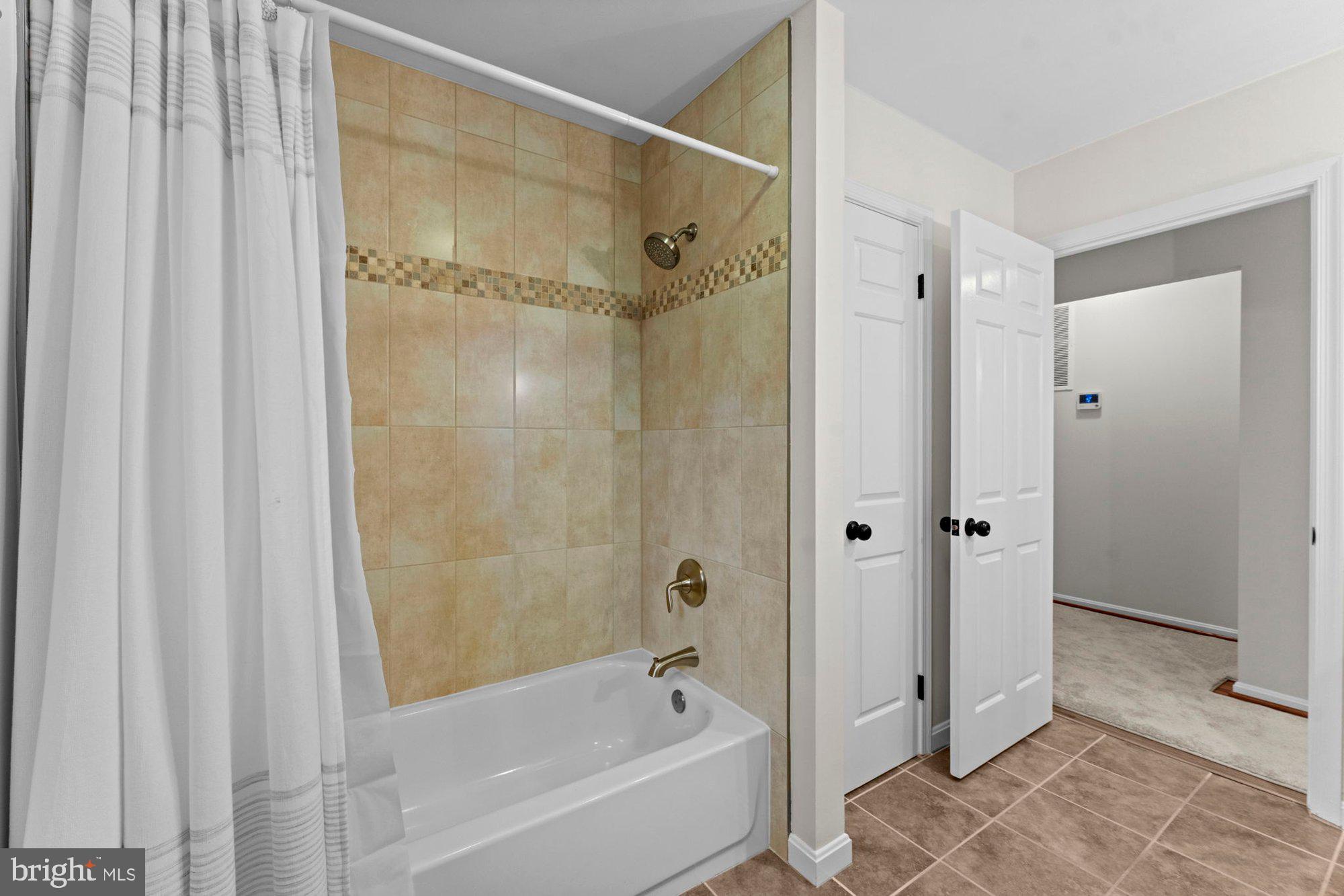 LEE MANOR - Residential