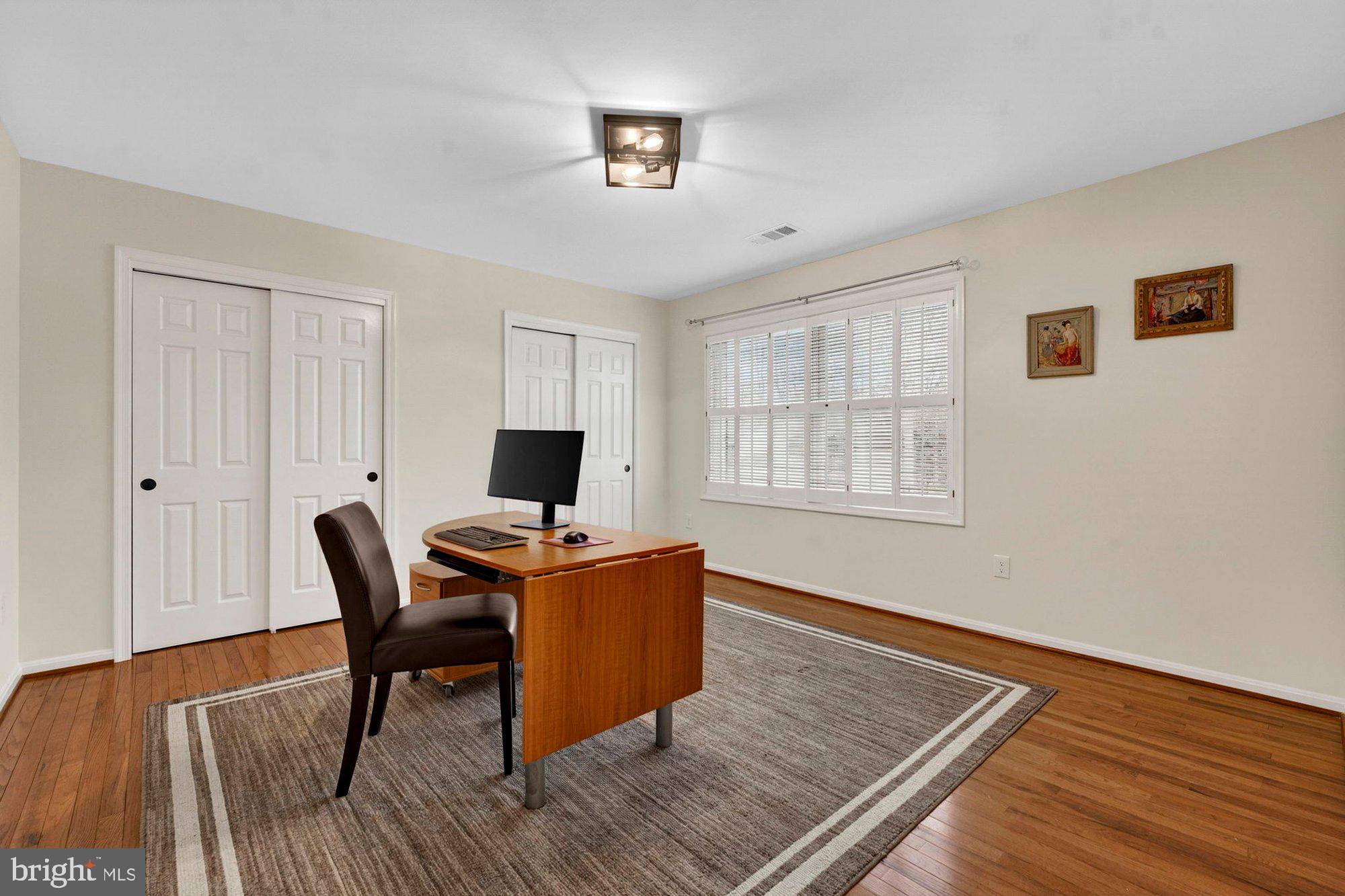 LEE MANOR - Residential