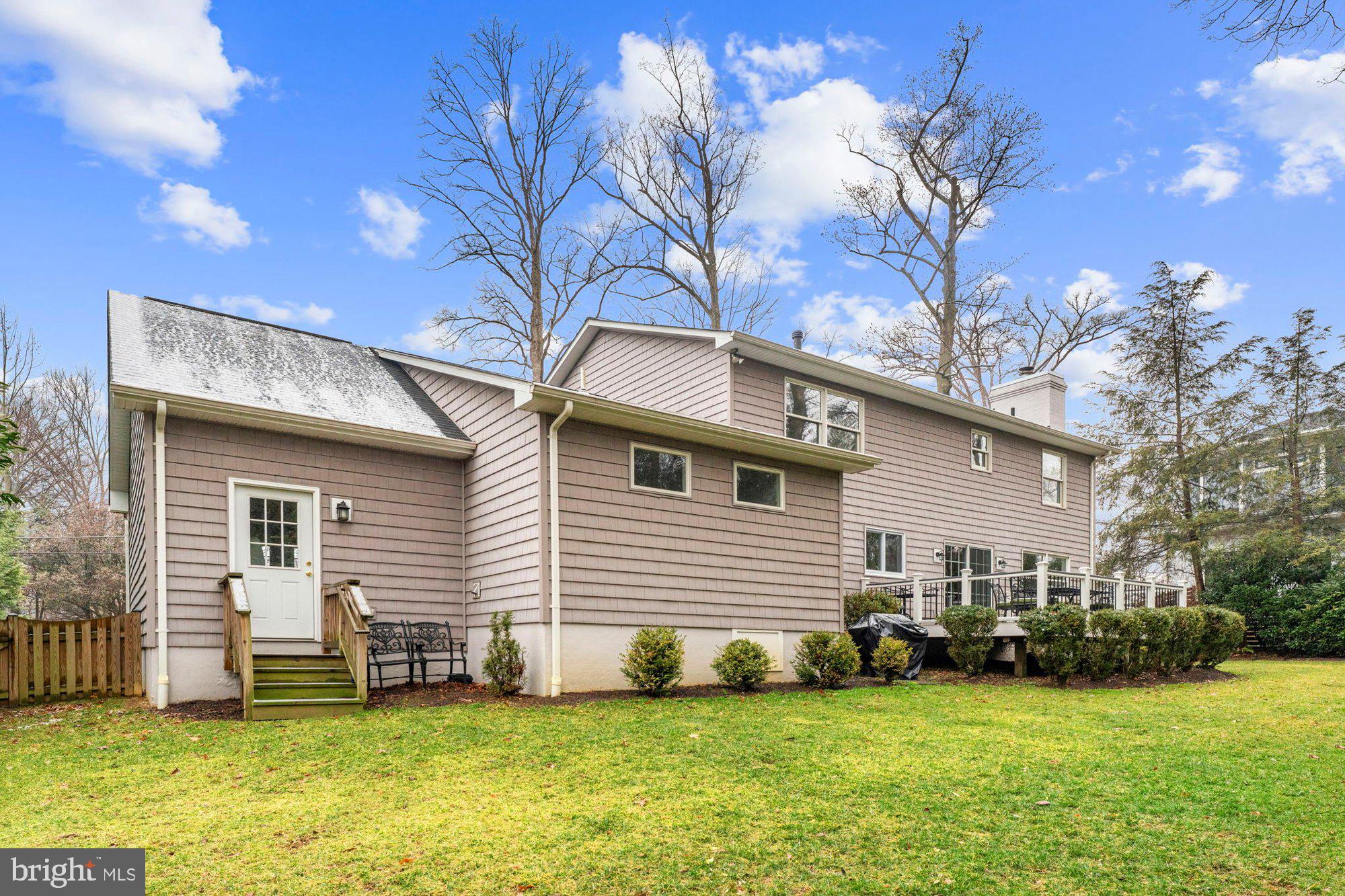 LEE MANOR - Residential