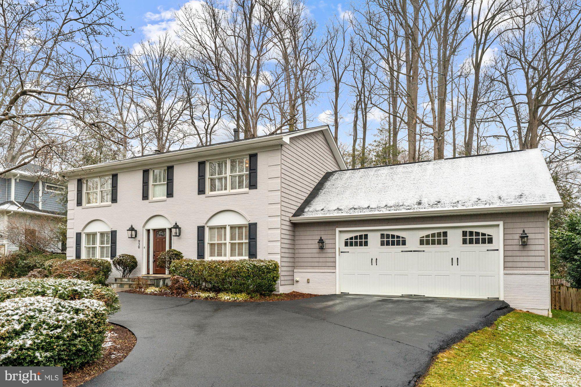 LEE MANOR - Residential