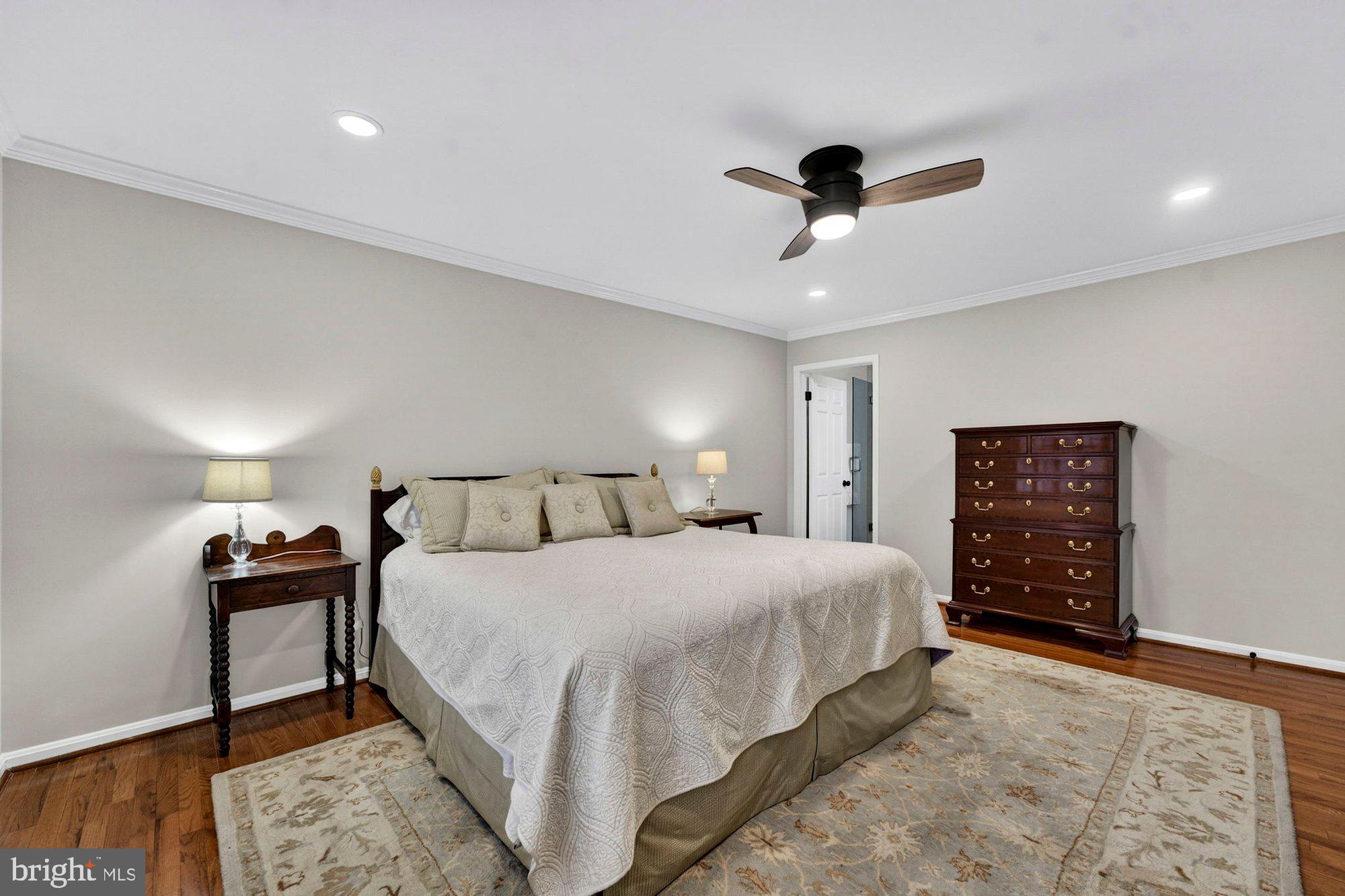 LEE MANOR - Residential