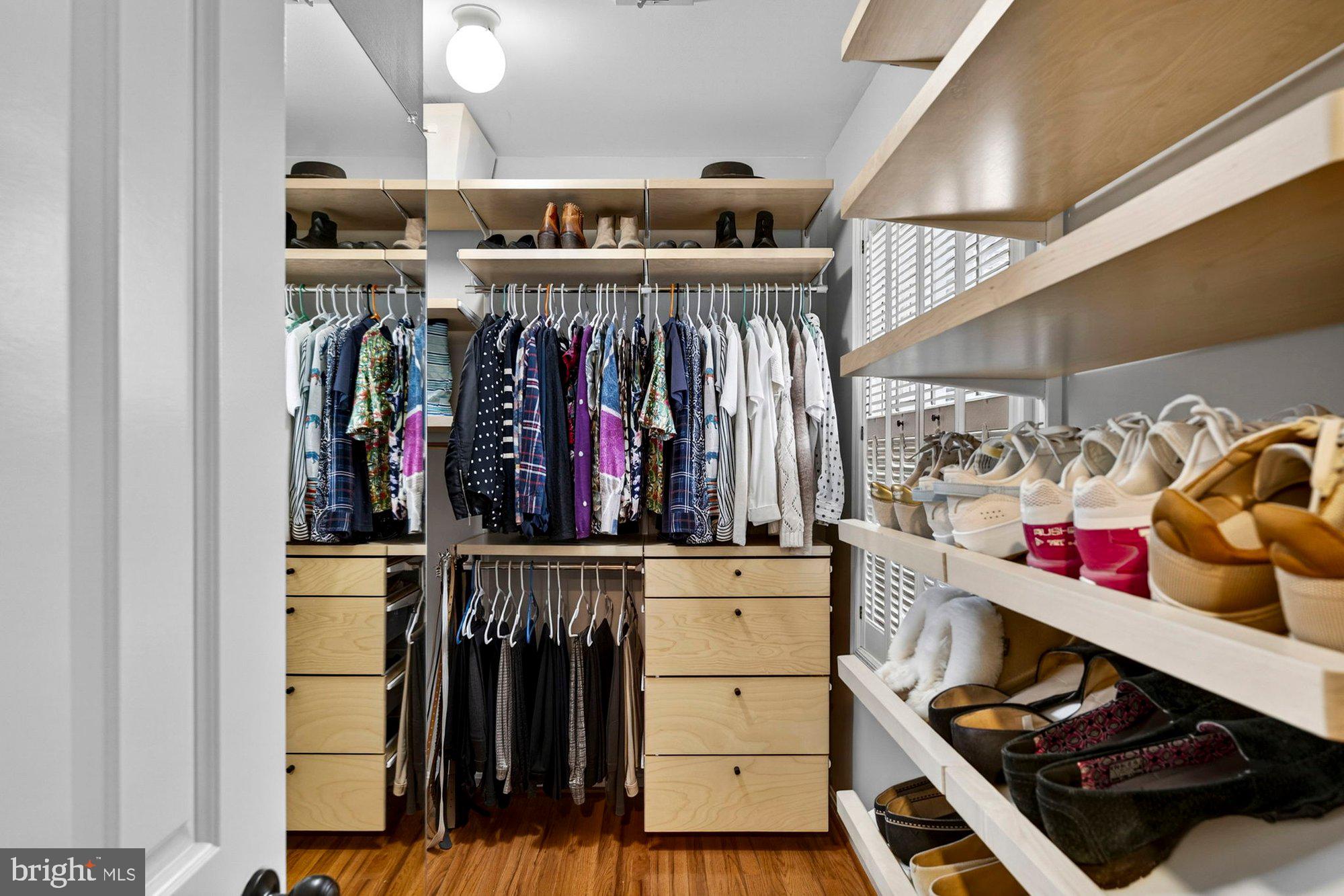 LEE MANOR - Residential