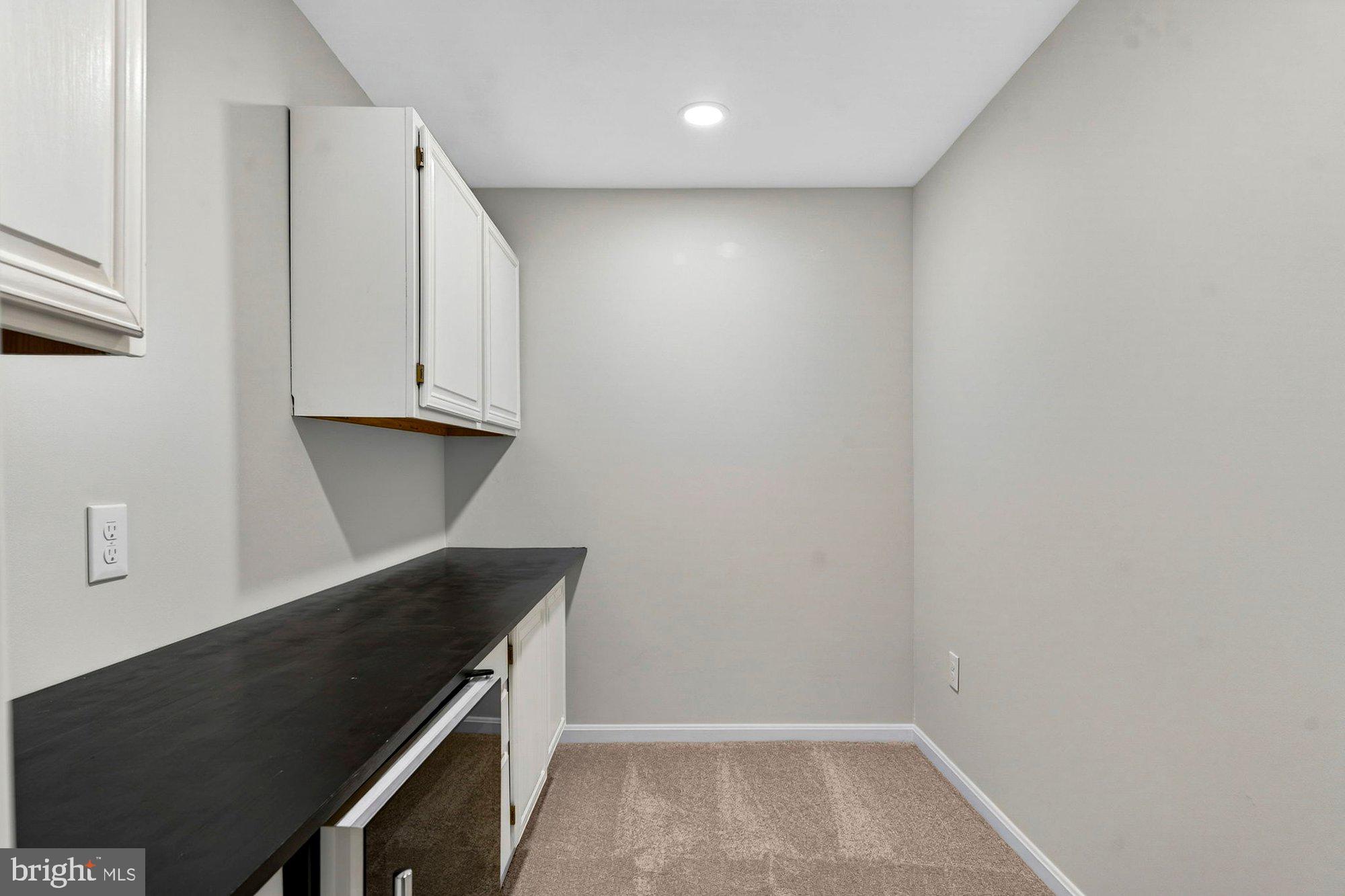 LEE MANOR - Residential