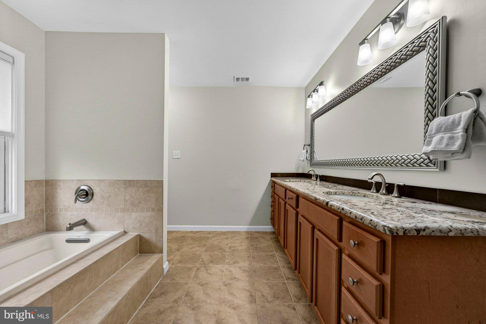 LEE MANOR - Residential