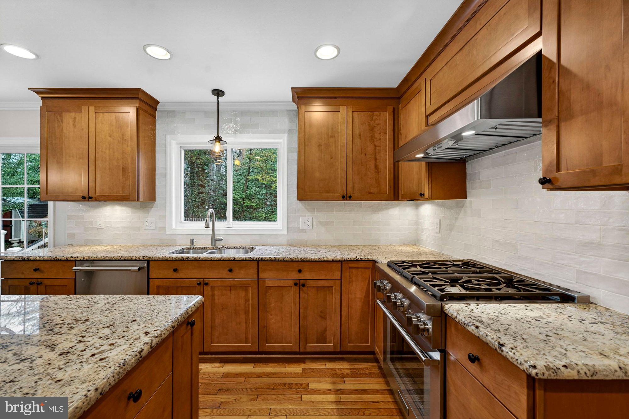 LEE MANOR - Residential