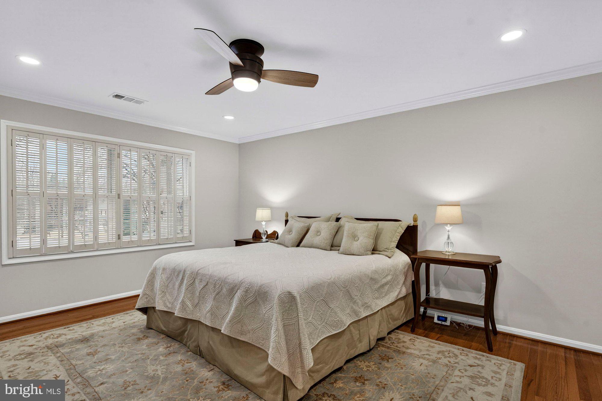 LEE MANOR - Residential