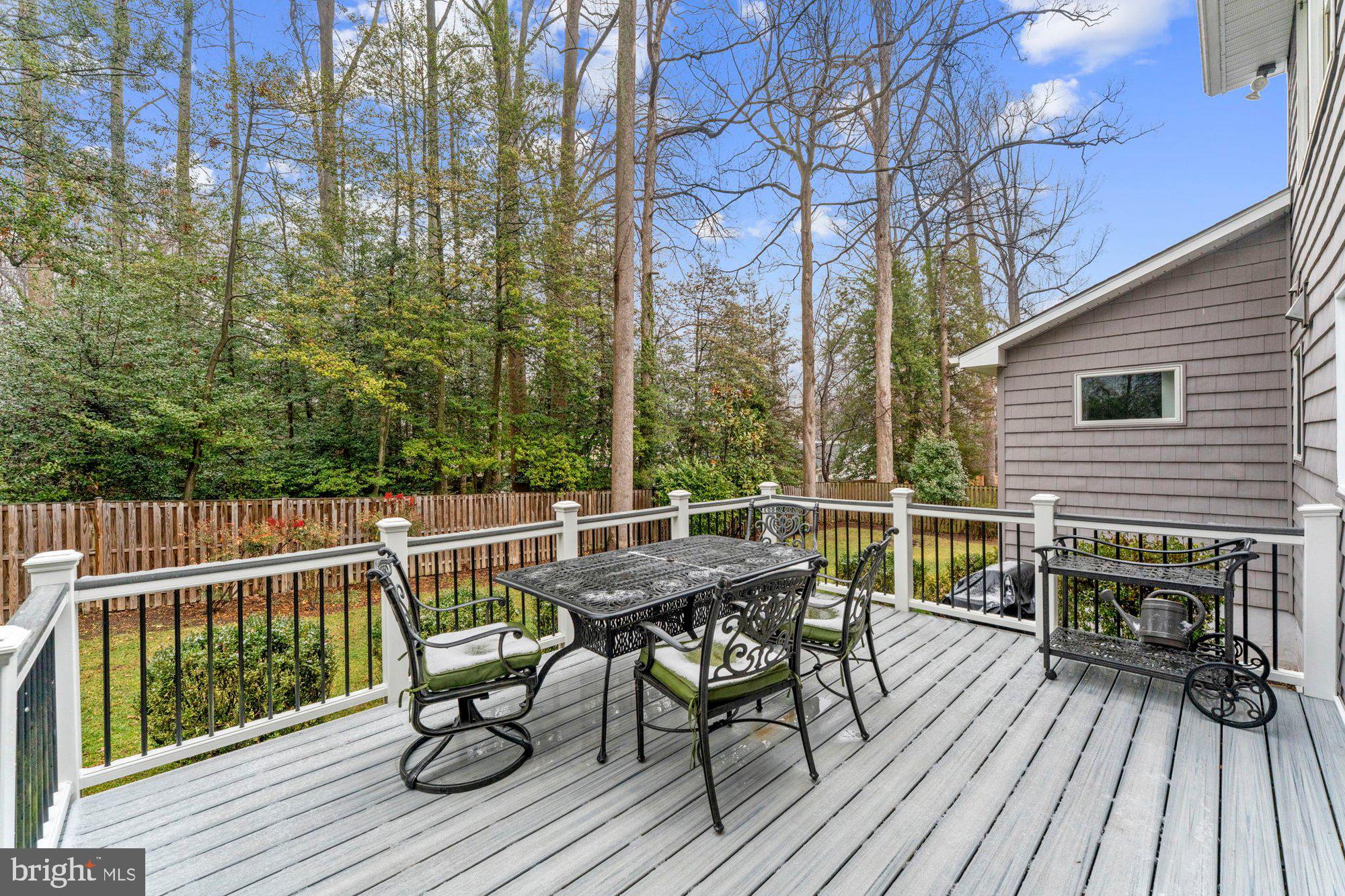 LEE MANOR - Residential