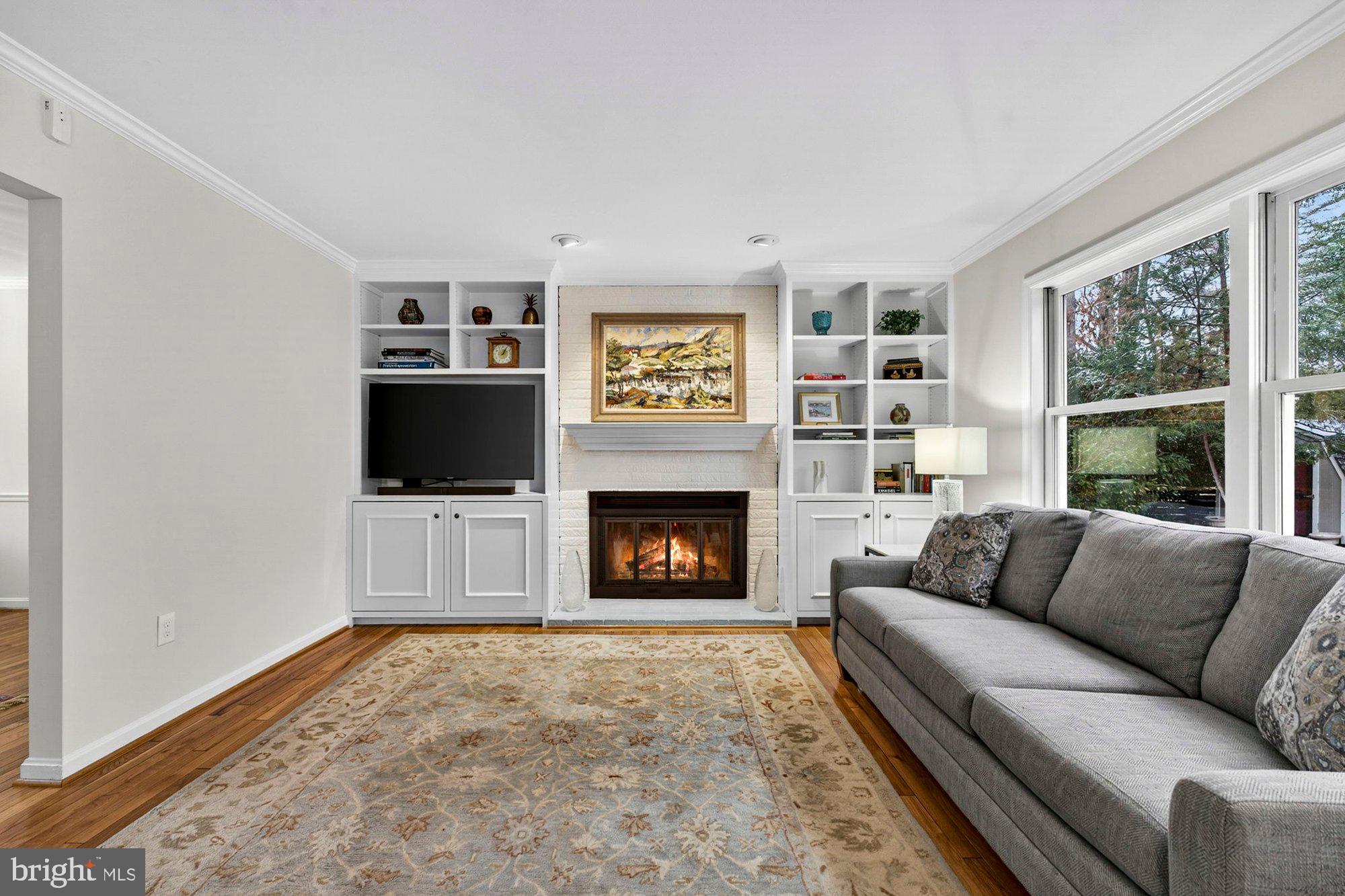 LEE MANOR - Residential