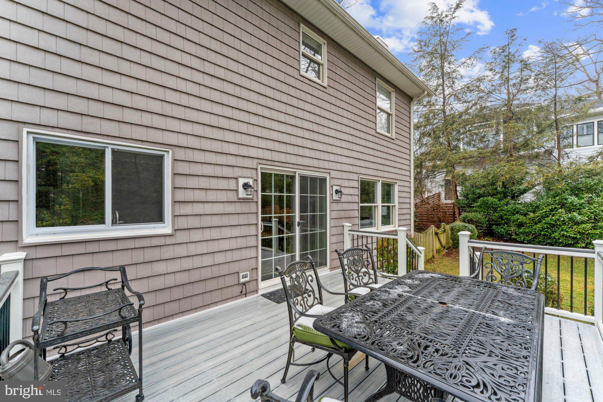 LEE MANOR - Residential