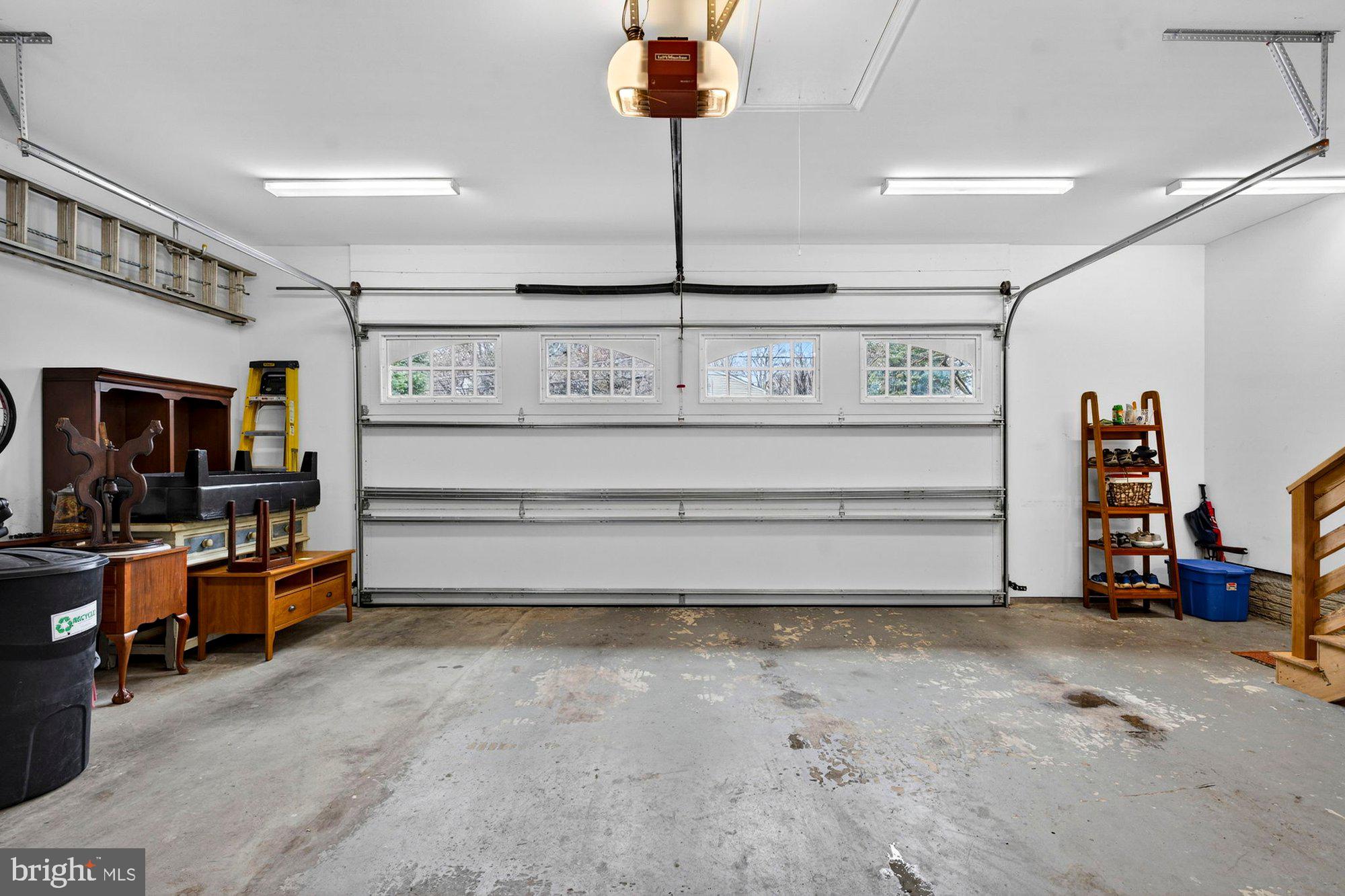 LEE MANOR - Residential