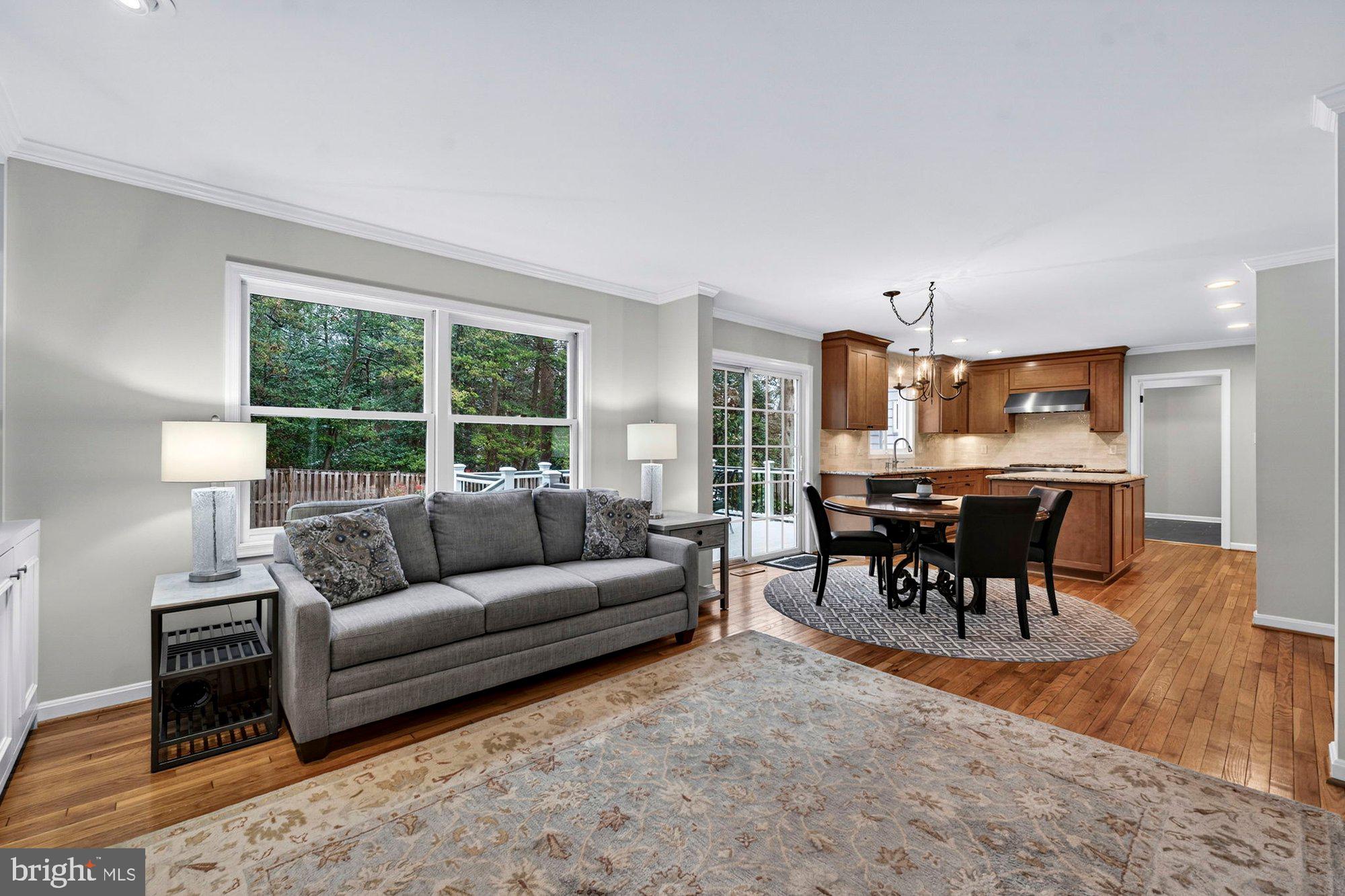 LEE MANOR - Residential