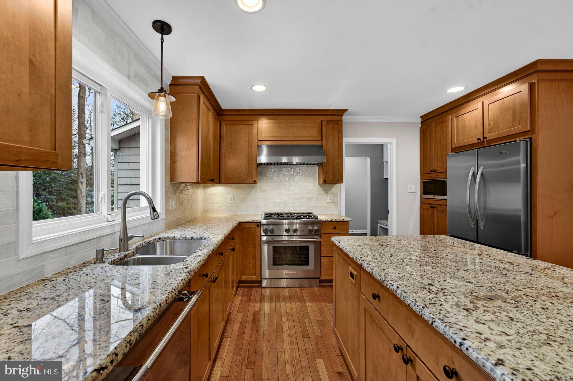 LEE MANOR - Residential