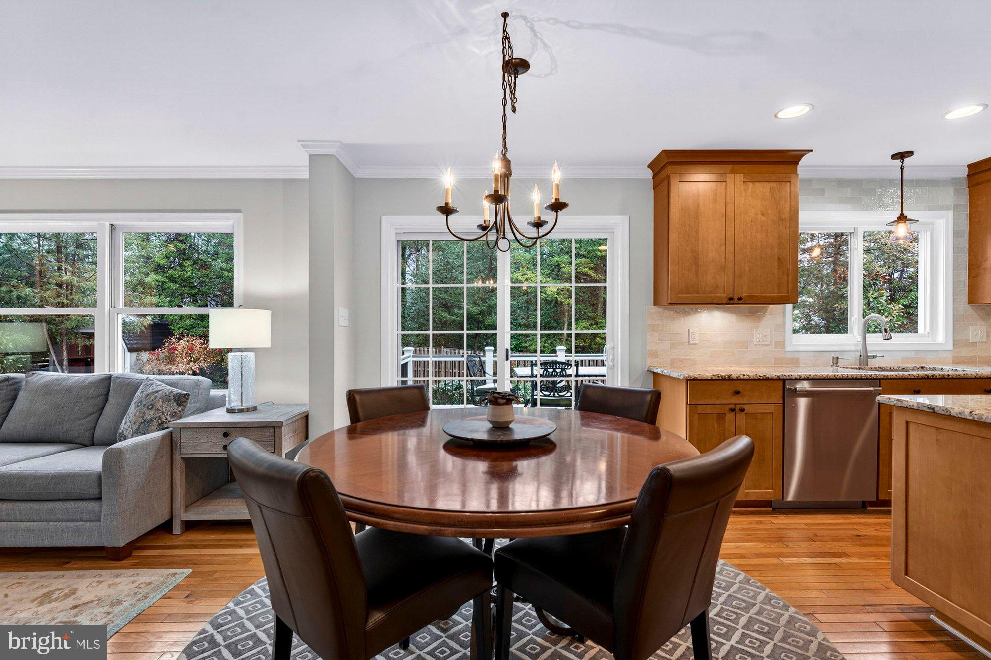 LEE MANOR - Residential