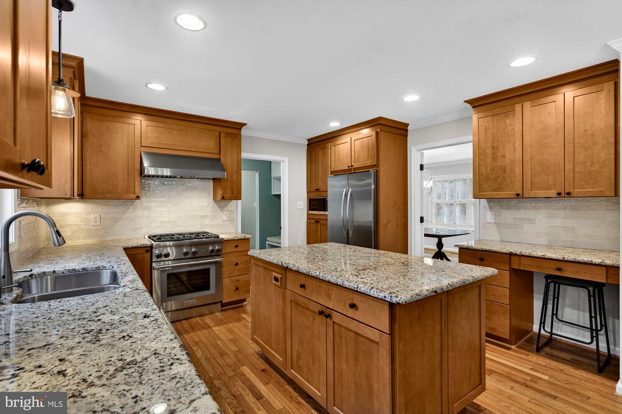 LEE MANOR - Residential