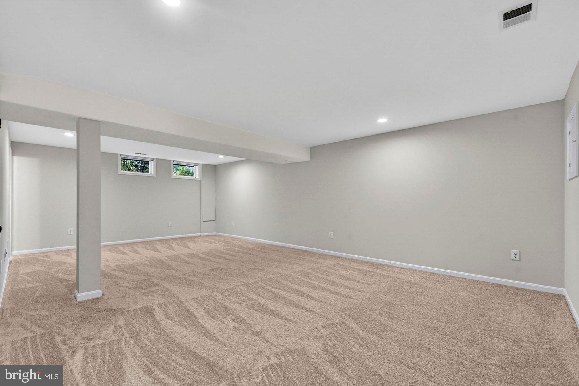 LEE MANOR - Residential