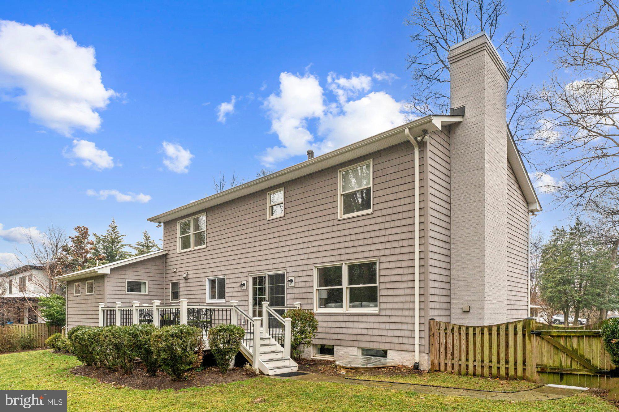 LEE MANOR - Residential