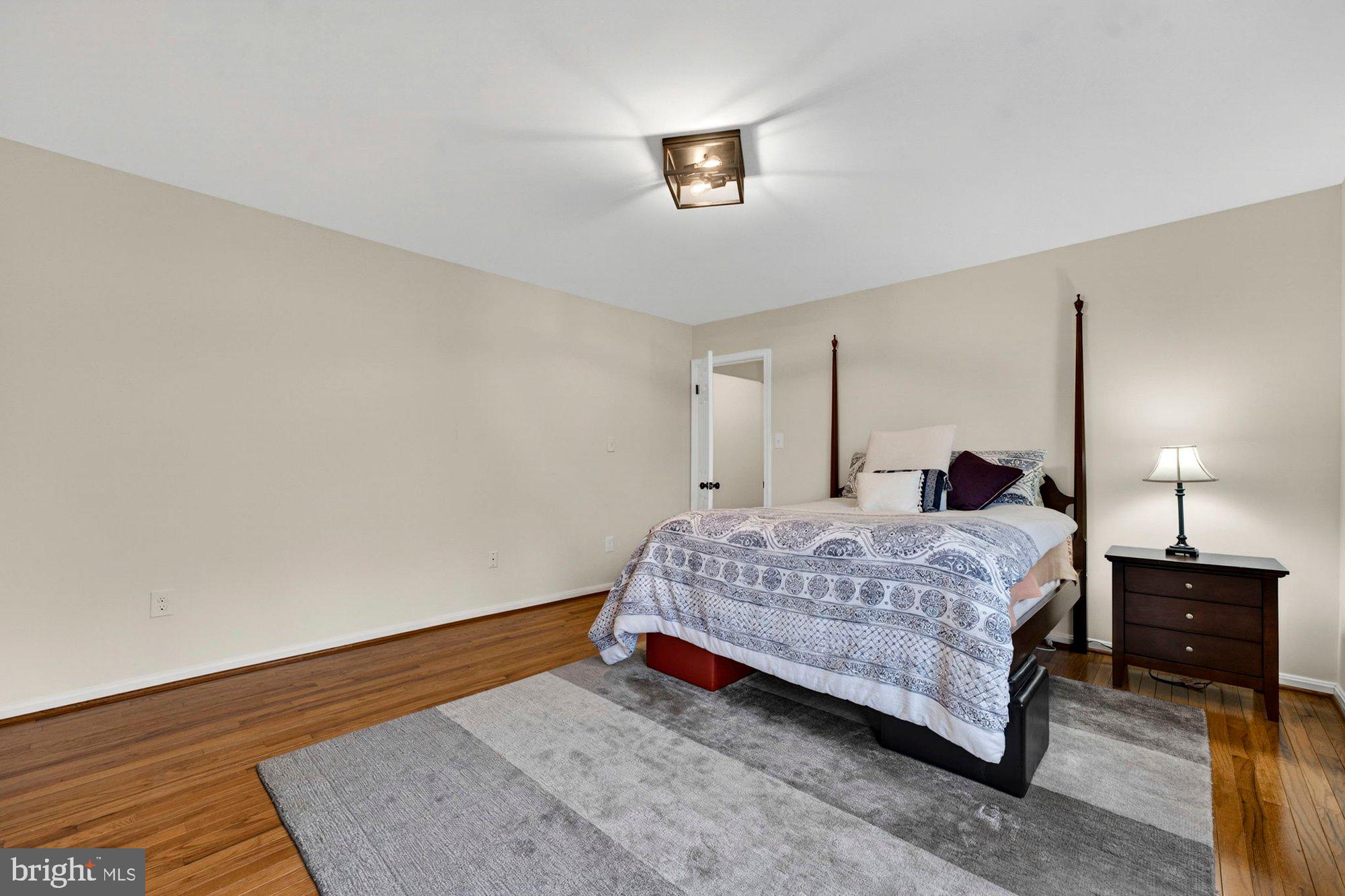 LEE MANOR - Residential