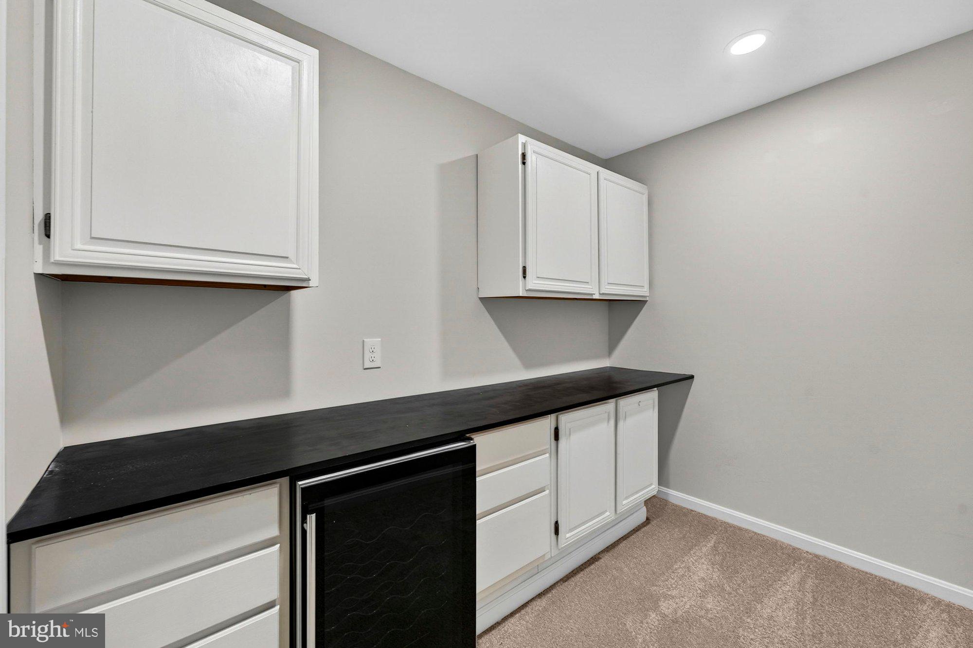 LEE MANOR - Residential