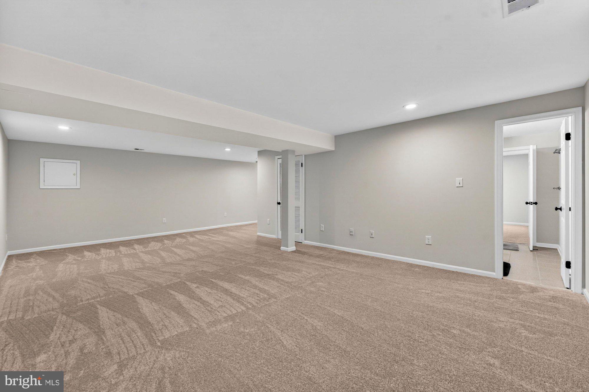 LEE MANOR - Residential