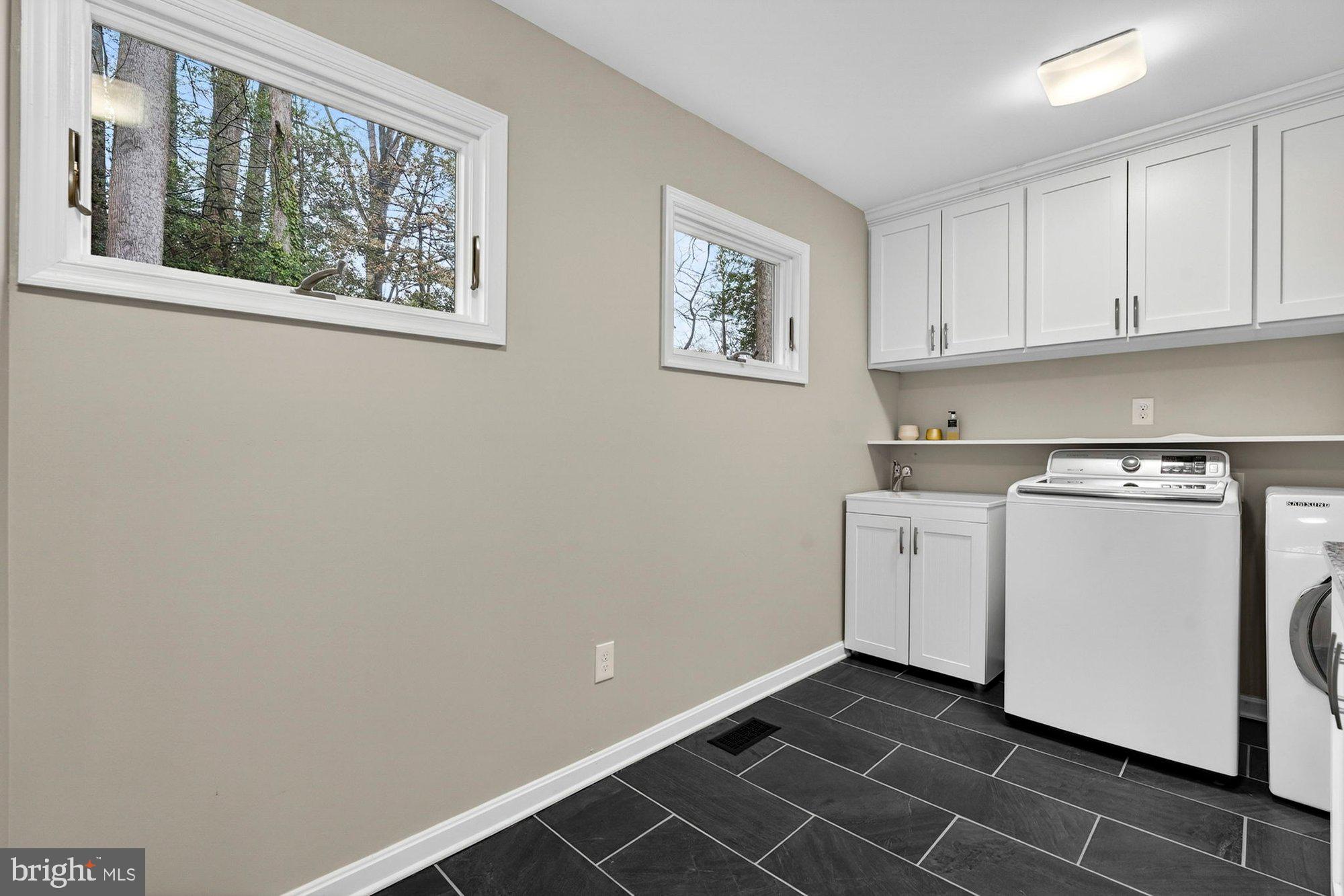 LEE MANOR - Residential