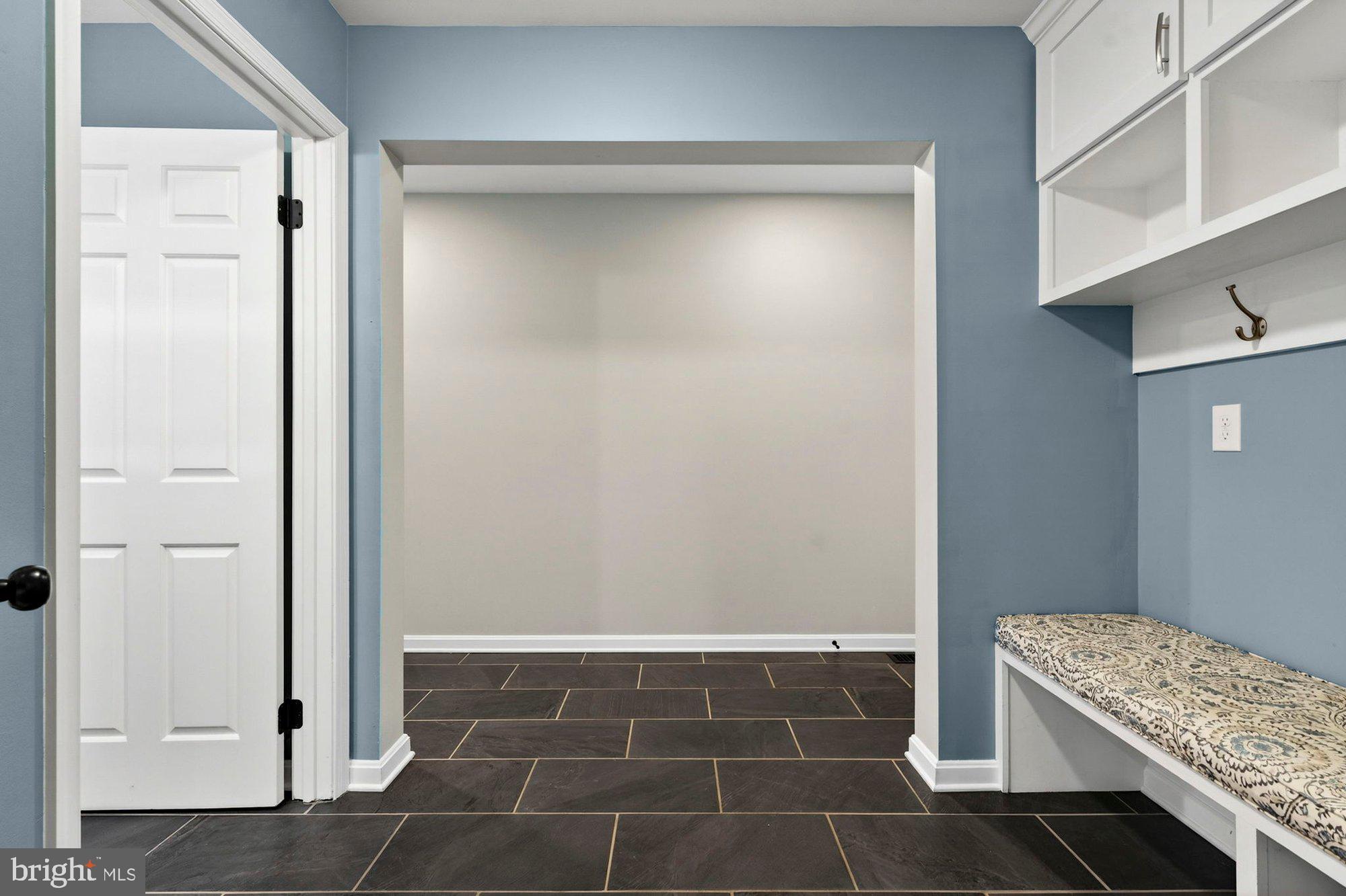 LEE MANOR - Residential