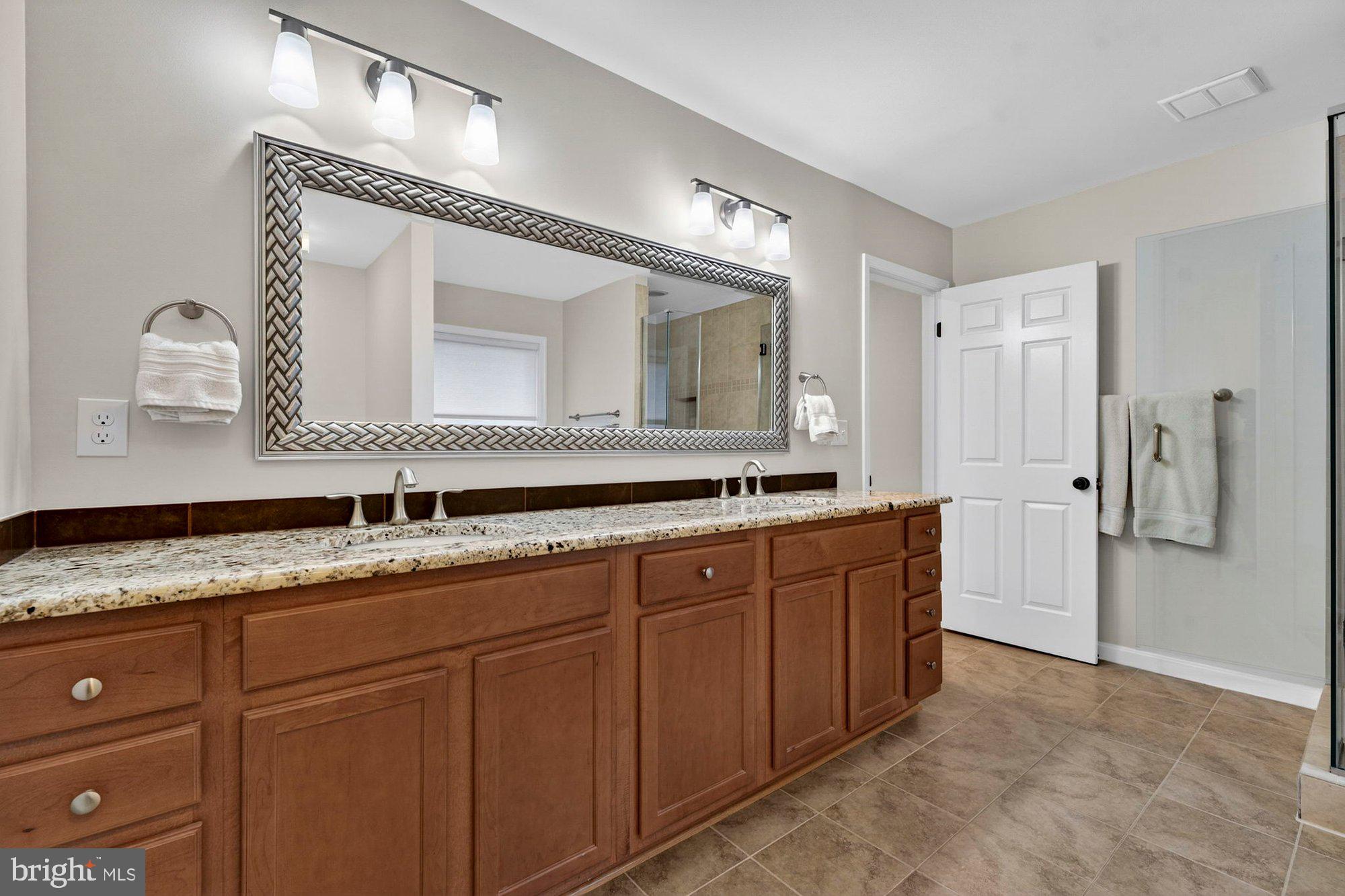 LEE MANOR - Residential