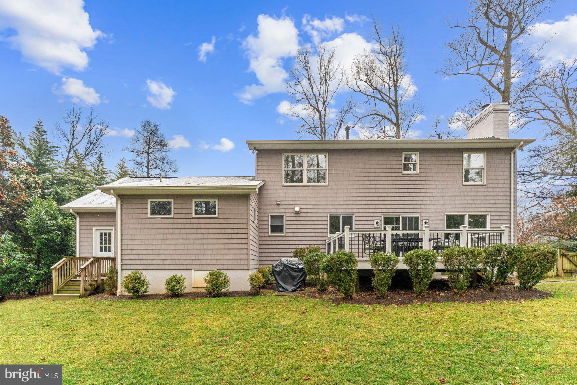 LEE MANOR - Residential