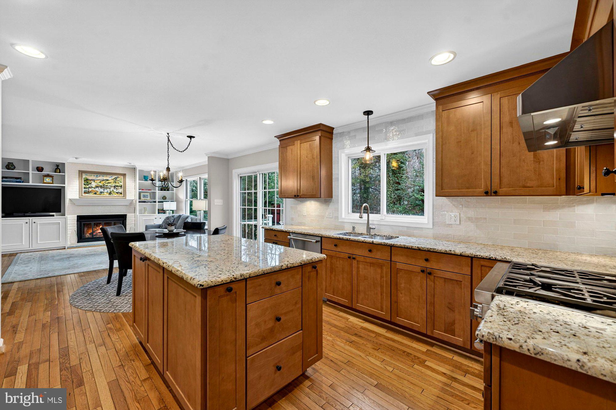 LEE MANOR - Residential