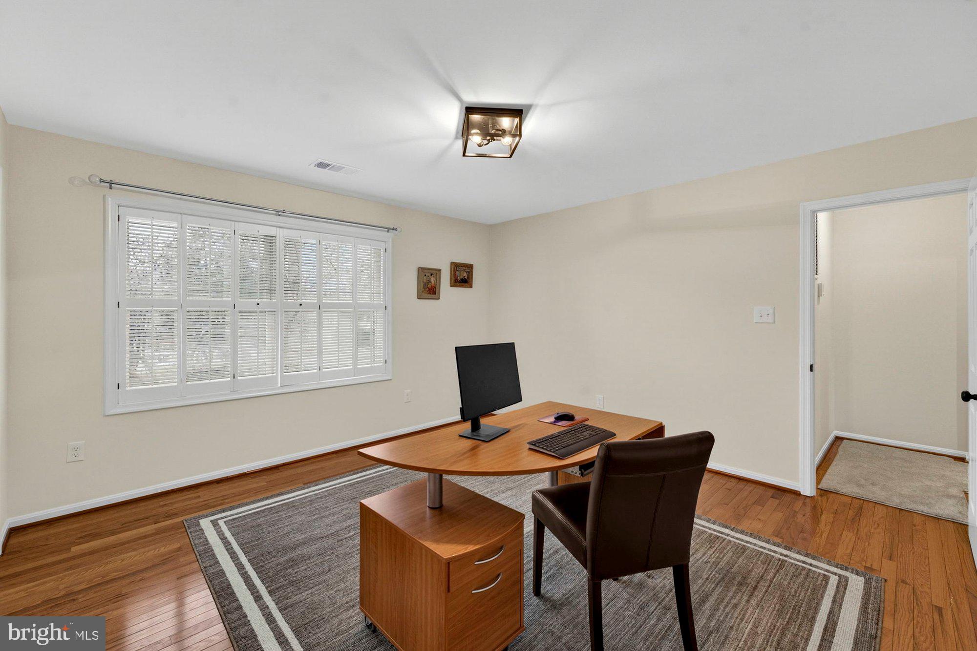 LEE MANOR - Residential