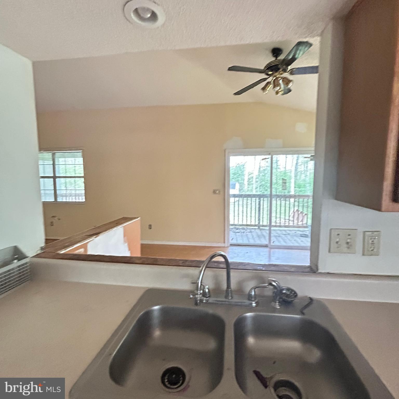 ANDREWS TAVERN - Residential