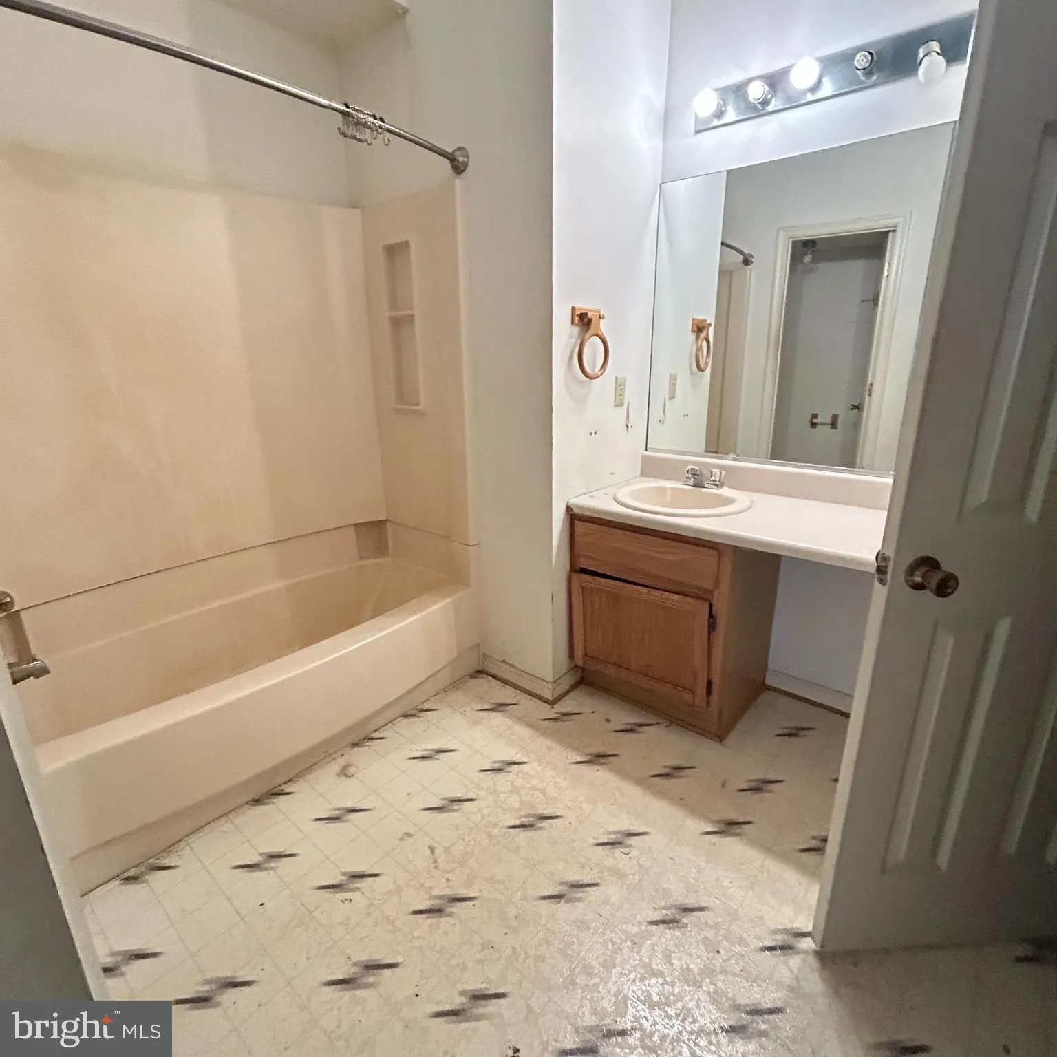 Spotsylvania, Virginia 22551, United States, 3 Bedrooms Bedrooms, ,2 BathroomsBathrooms,Residential,Pending,115654