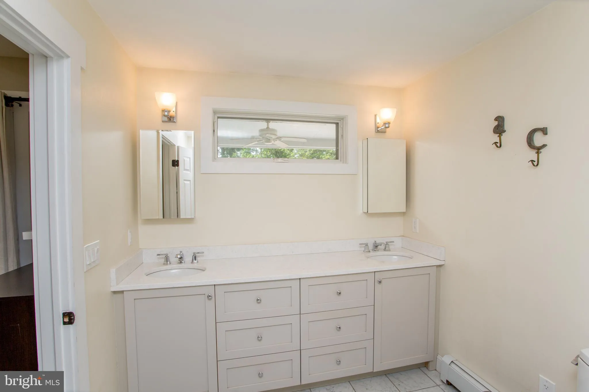 Doylestown, Pennsylvania 18901, United States, 3 Bedrooms Bedrooms, ,3 BathroomsBathrooms,Residential,Contingent,149637