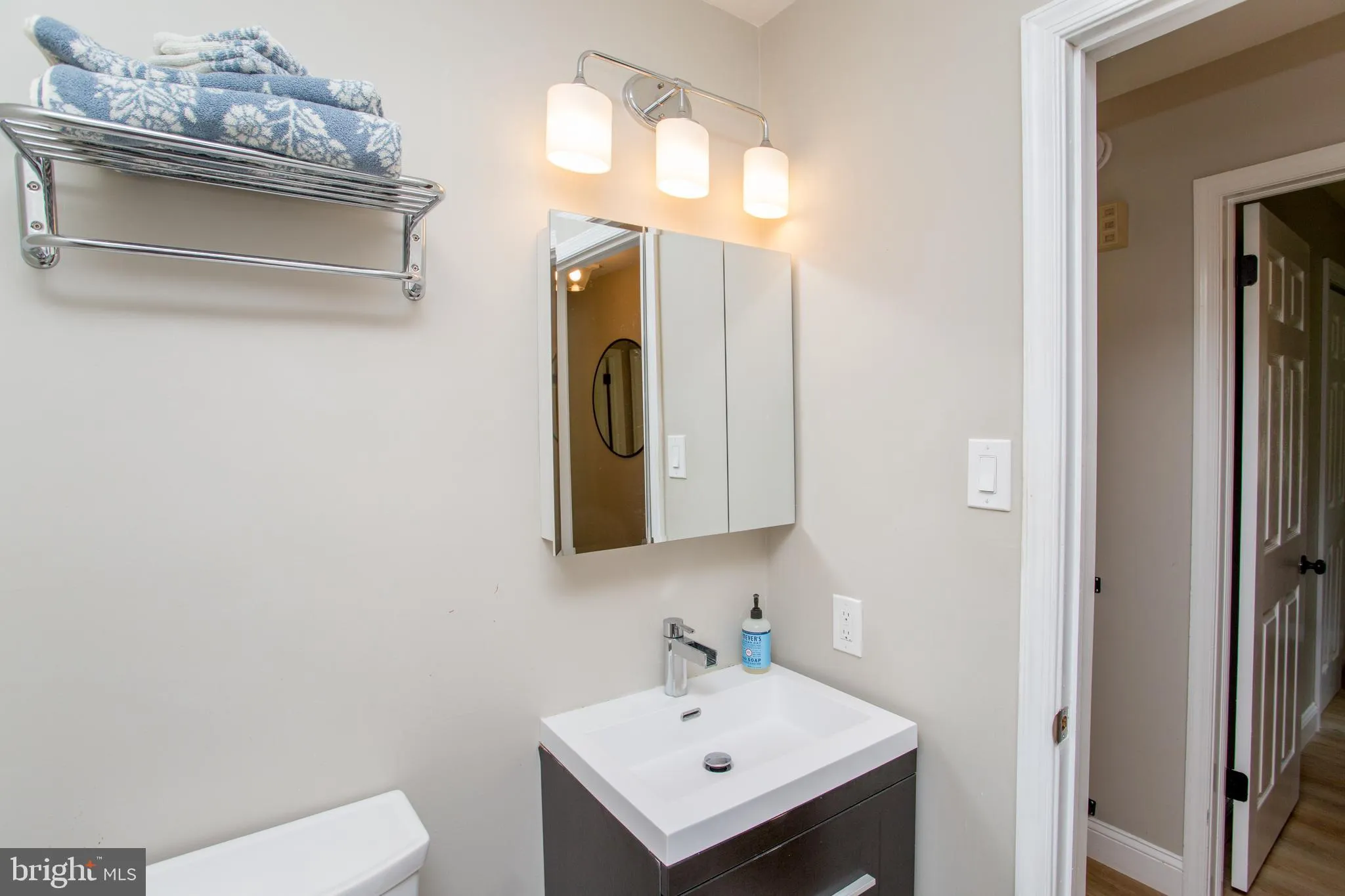 Doylestown, Pennsylvania 18901, United States, 3 Bedrooms Bedrooms, ,3 BathroomsBathrooms,Residential,Contingent,149637