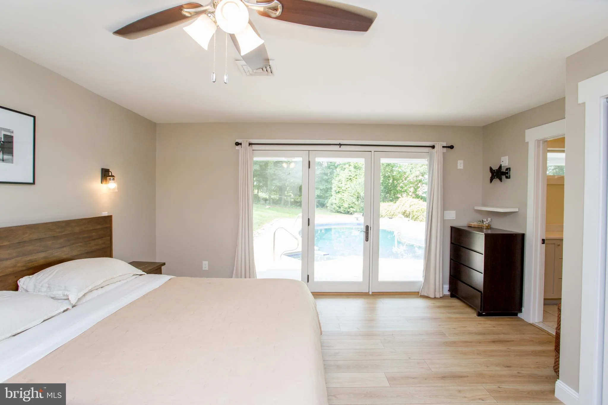 Doylestown, Pennsylvania 18901, United States, 3 Bedrooms Bedrooms, ,3 BathroomsBathrooms,Residential,Contingent,149637