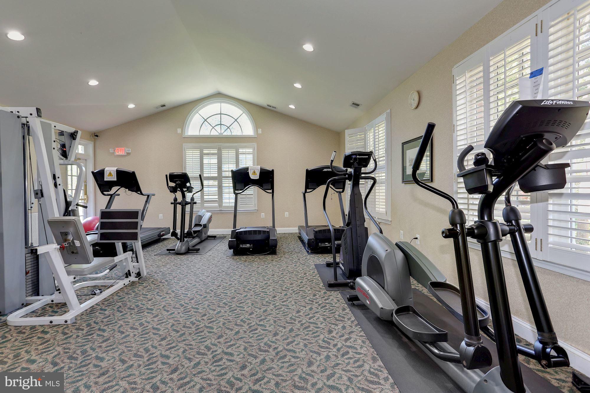 ARLINGTON OAKS - Residential Lease