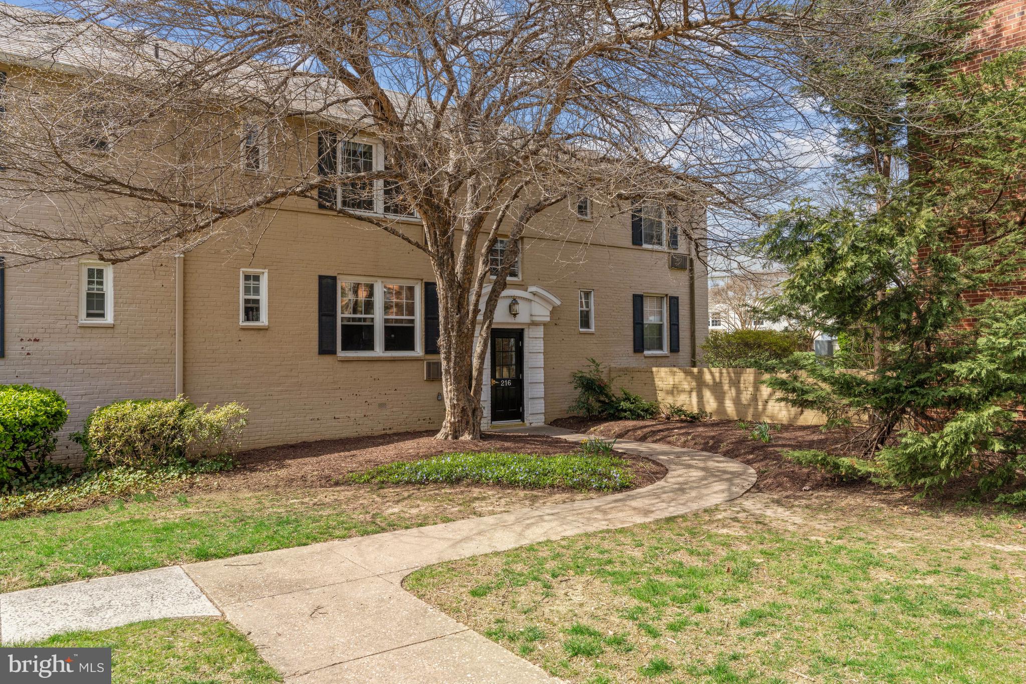 ARLINGTON OAKS - Residential Lease