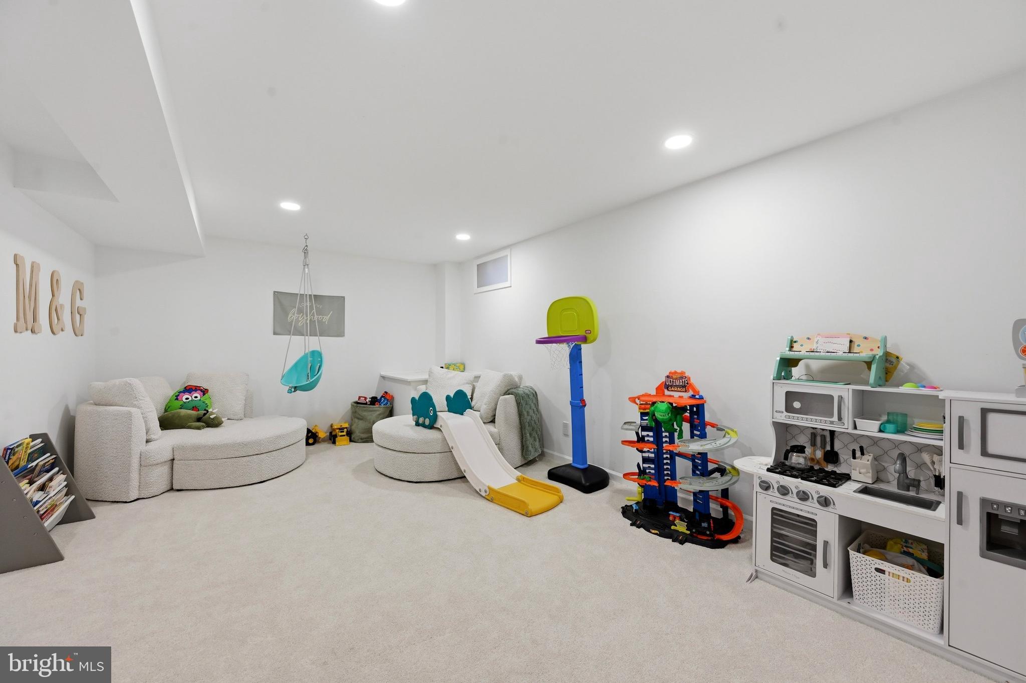 PENNELL PL - Residential