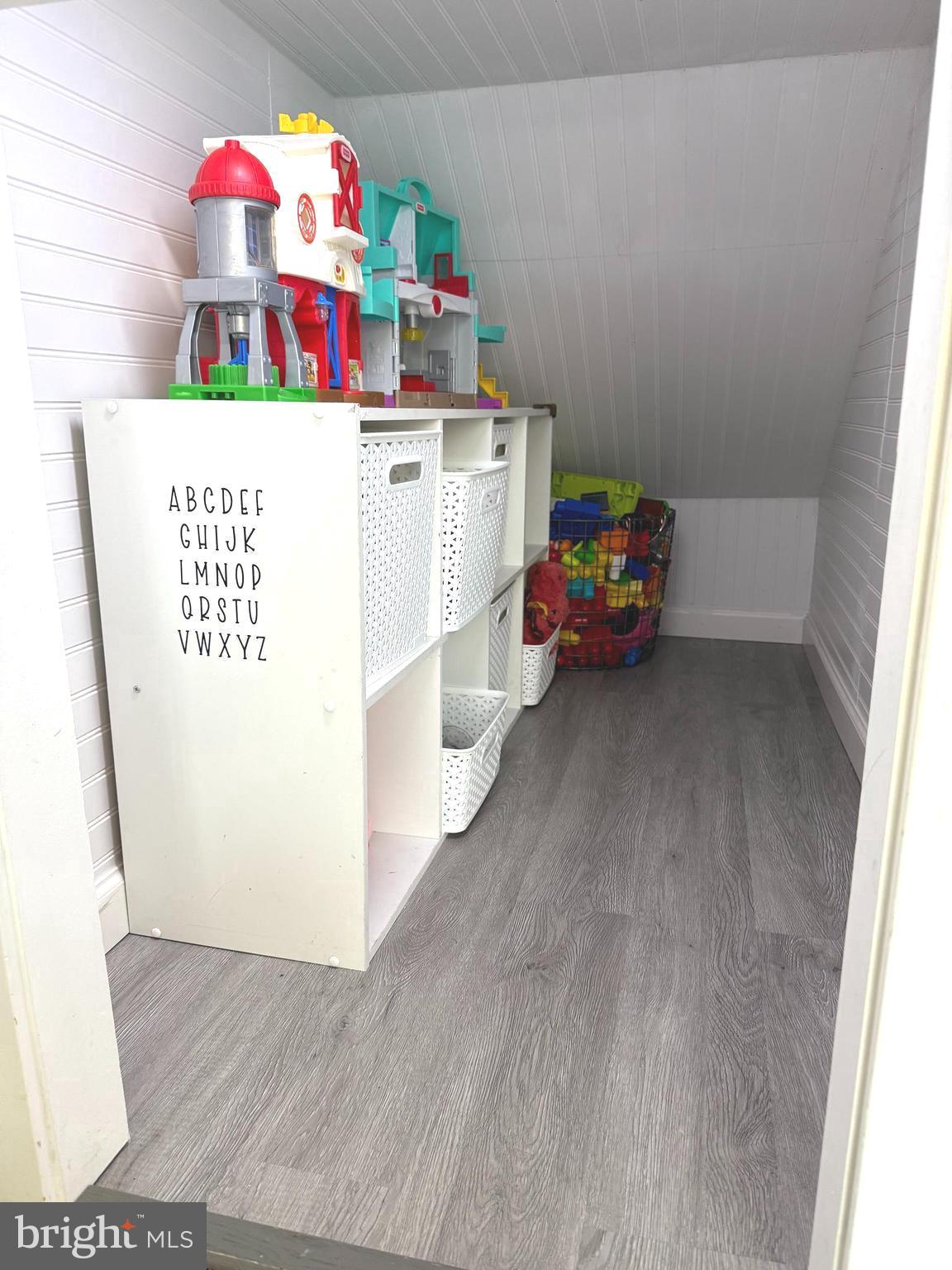 PENNELL PL - Residential