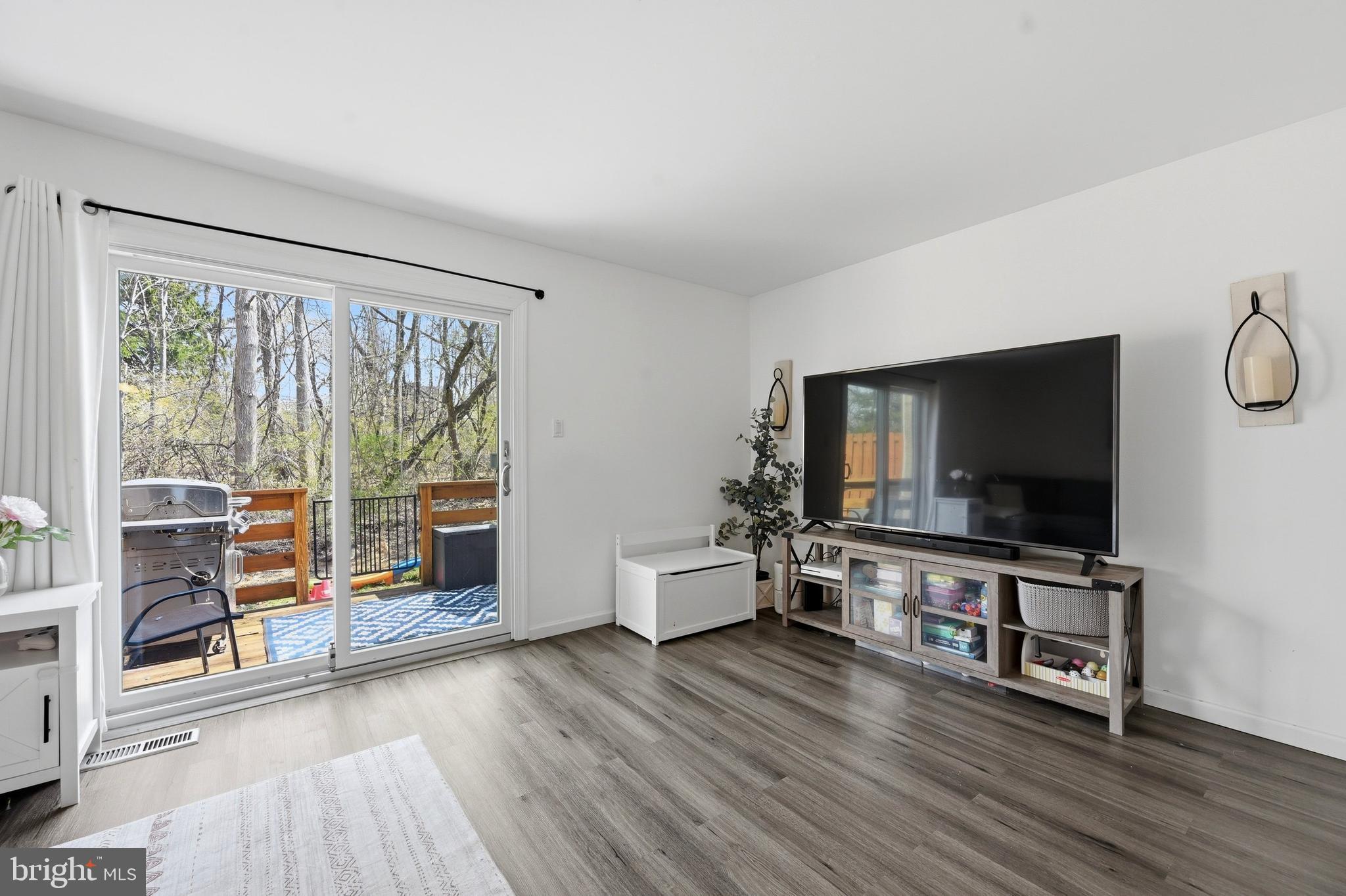 PENNELL PL - Residential