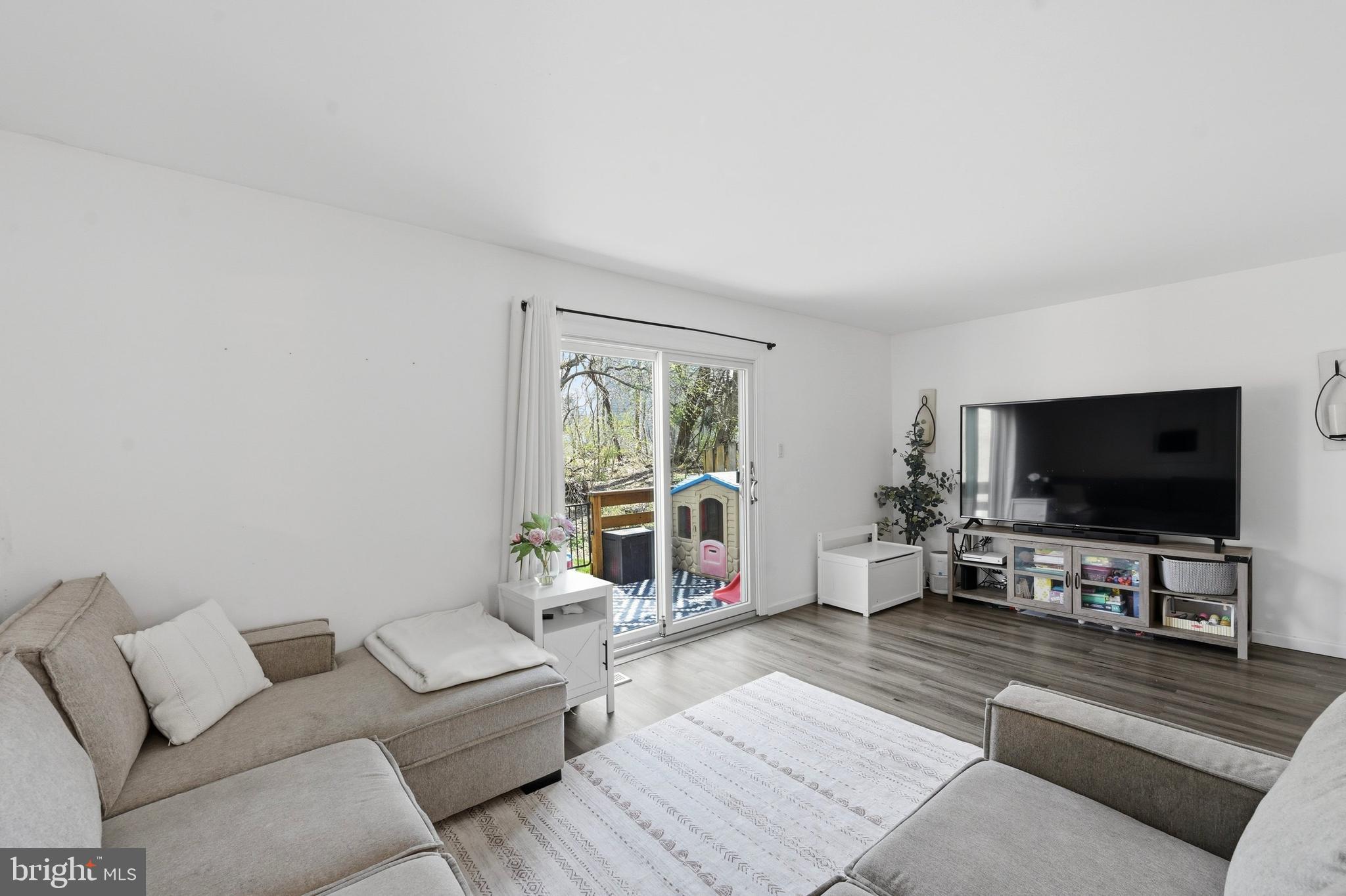 PENNELL PL - Residential