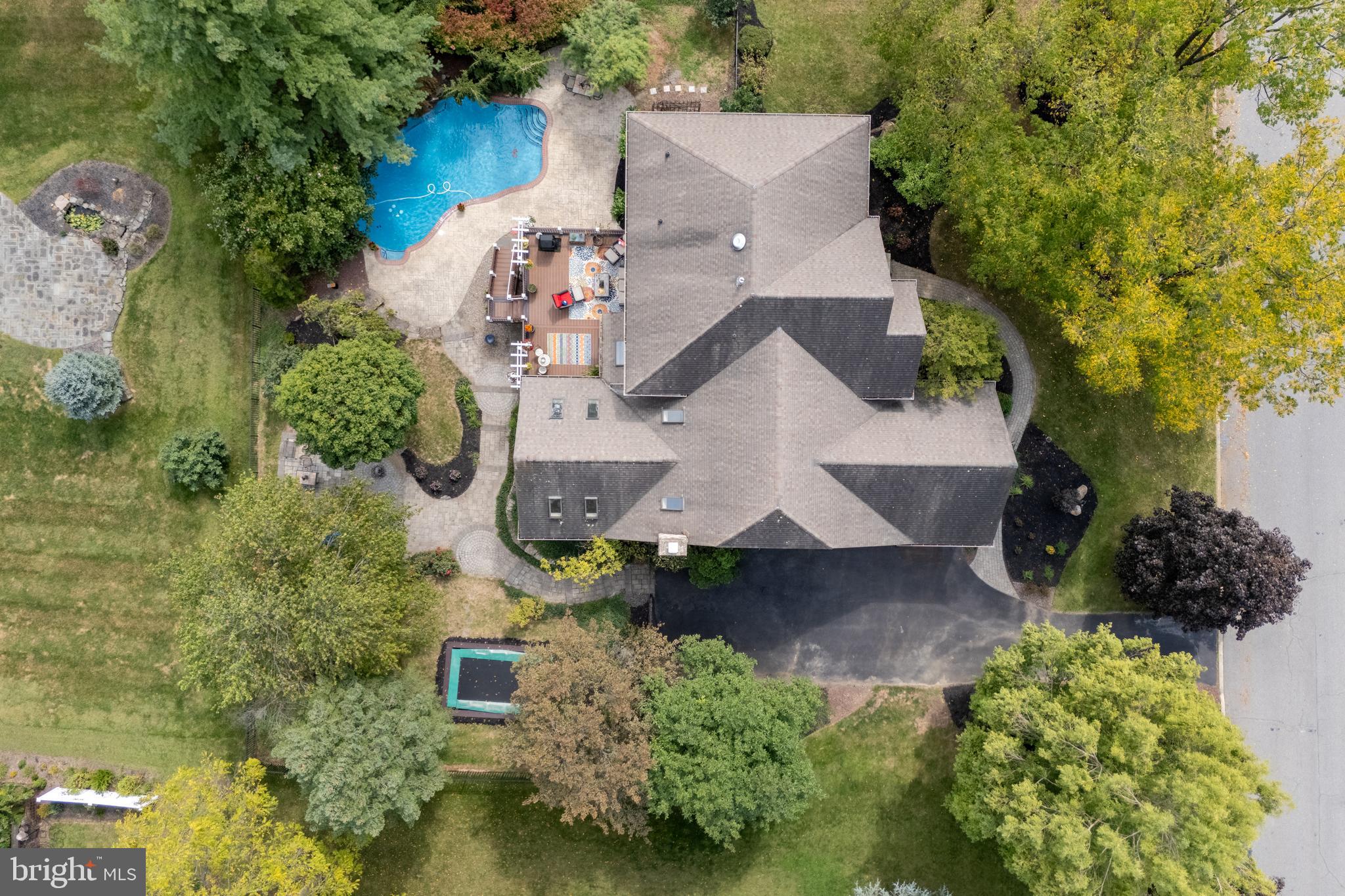 1643 WOODFIELD DRIVE