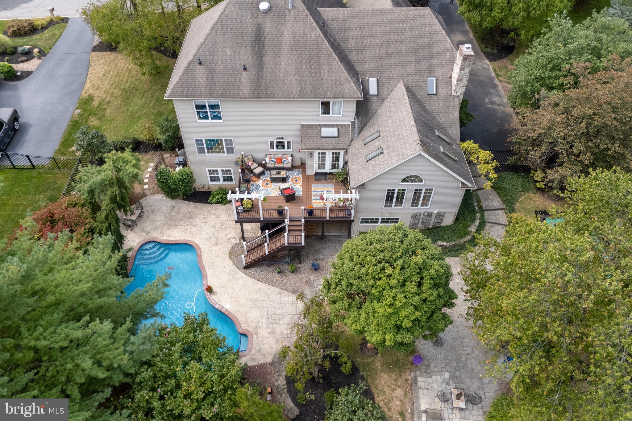 1643 WOODFIELD DRIVE