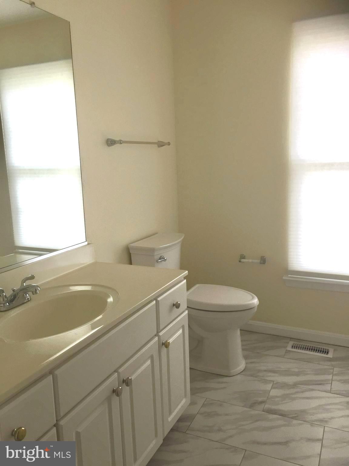 KINGS SQUARE - Residential Lease